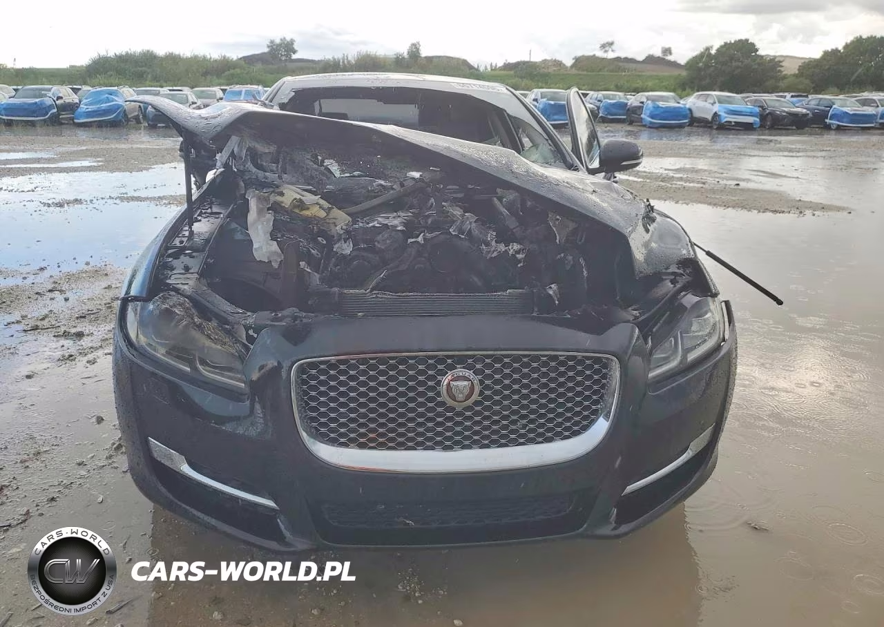 2018 Jaguar Xj R - Sport VIN:SAJWA1C71J8W13691 - 5