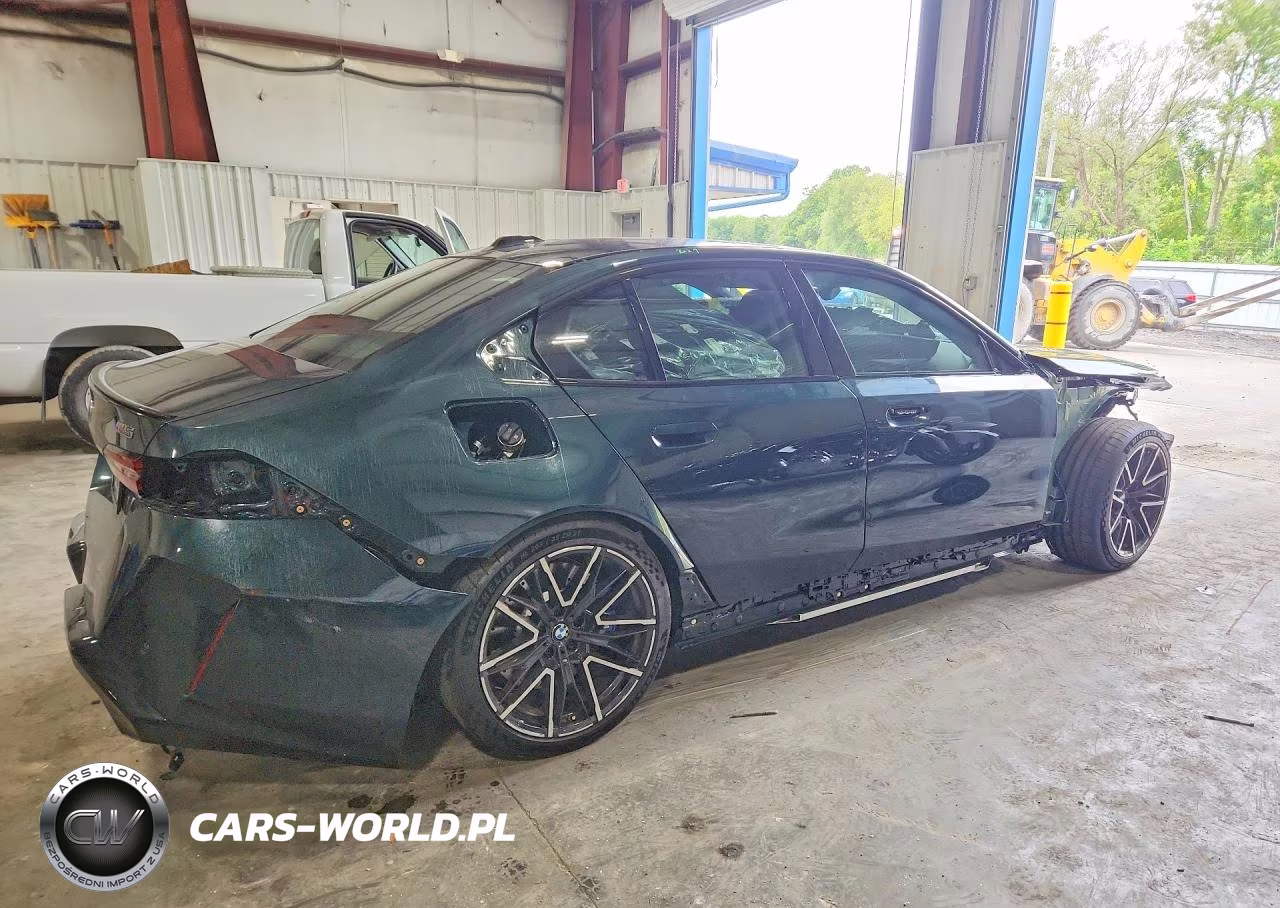 2027 BMW M5 VIN:WBS83FK00VCY26470 - 3