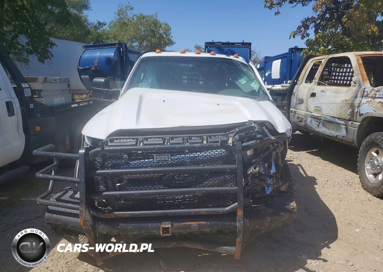 2015 Ford F350 Super Duty VIN:1FDRF3HT3FEC23825 - 5