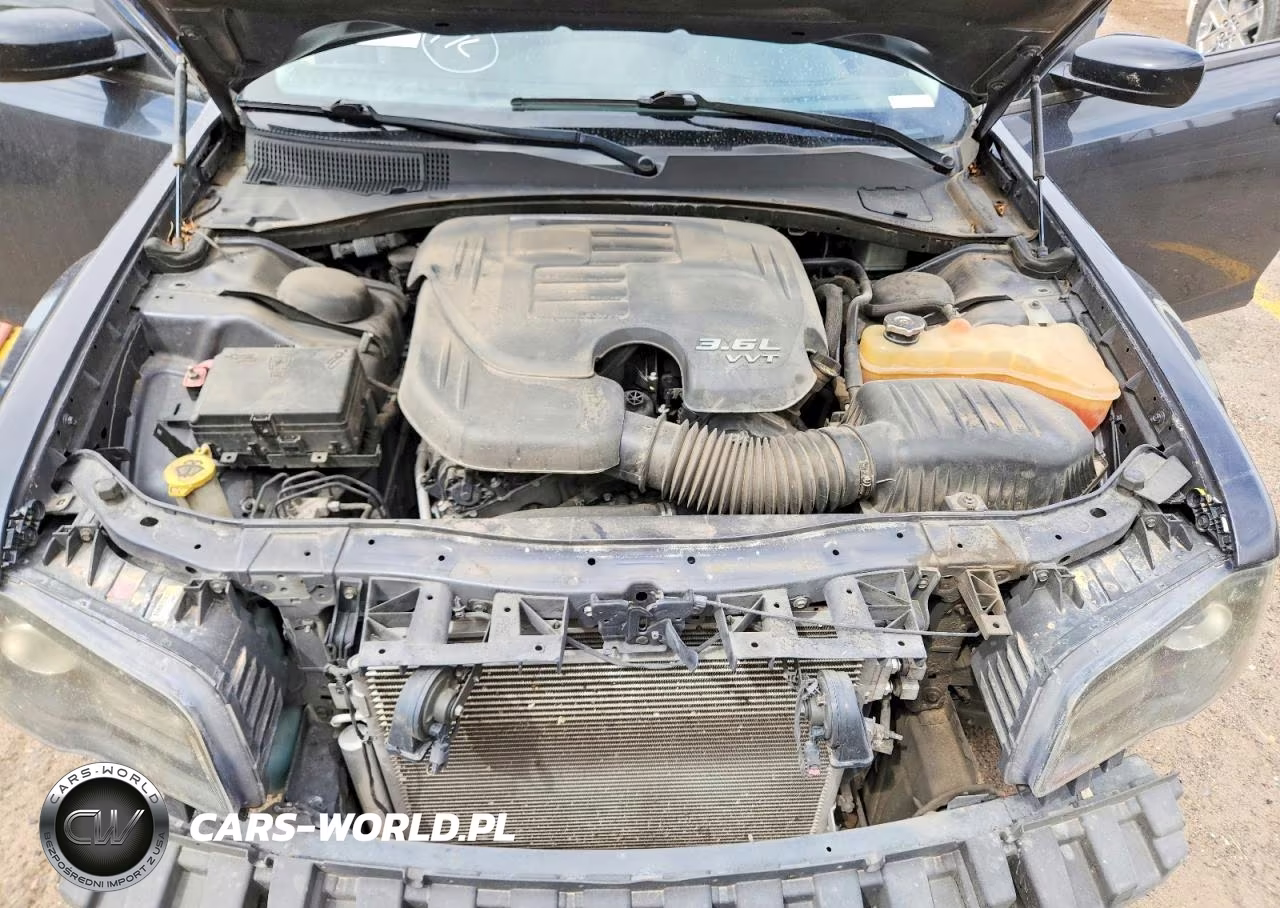 2018 Chrysler 300 Touring VIN:2C3CCAAG2JH293455 - 11