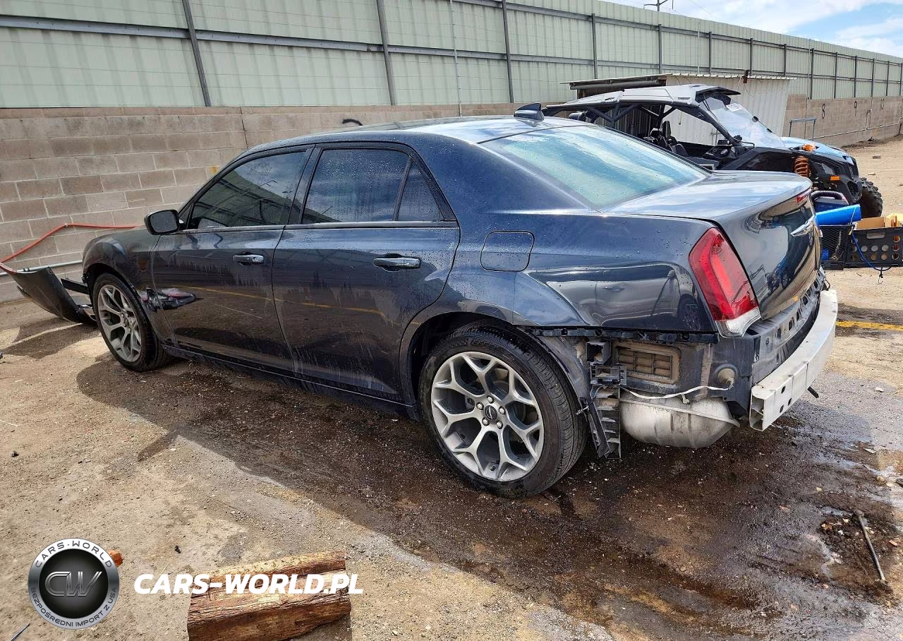 2018 Chrysler 300 Touring VIN:2C3CCAAG2JH293455 - 2