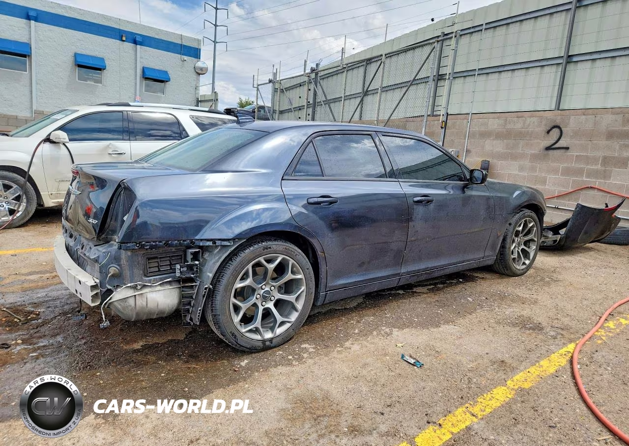 2018 Chrysler 300 Touring VIN:2C3CCAAG2JH293455 - 3