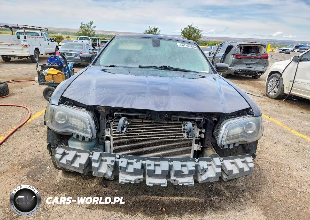 2018 Chrysler 300 Touring VIN:2C3CCAAG2JH293455 - 5