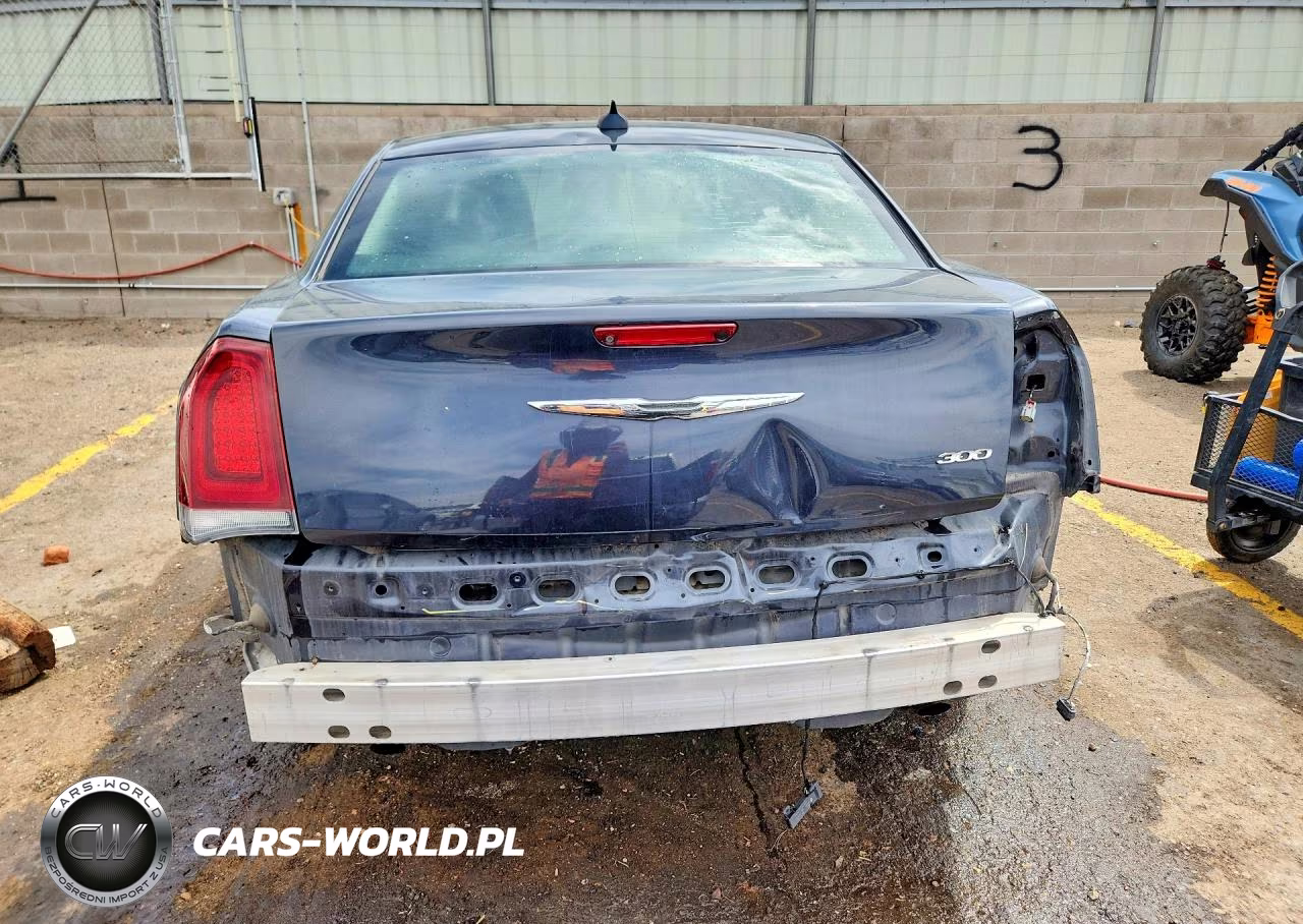 2018 Chrysler 300 Touring VIN:2C3CCAAG2JH293455 - 6