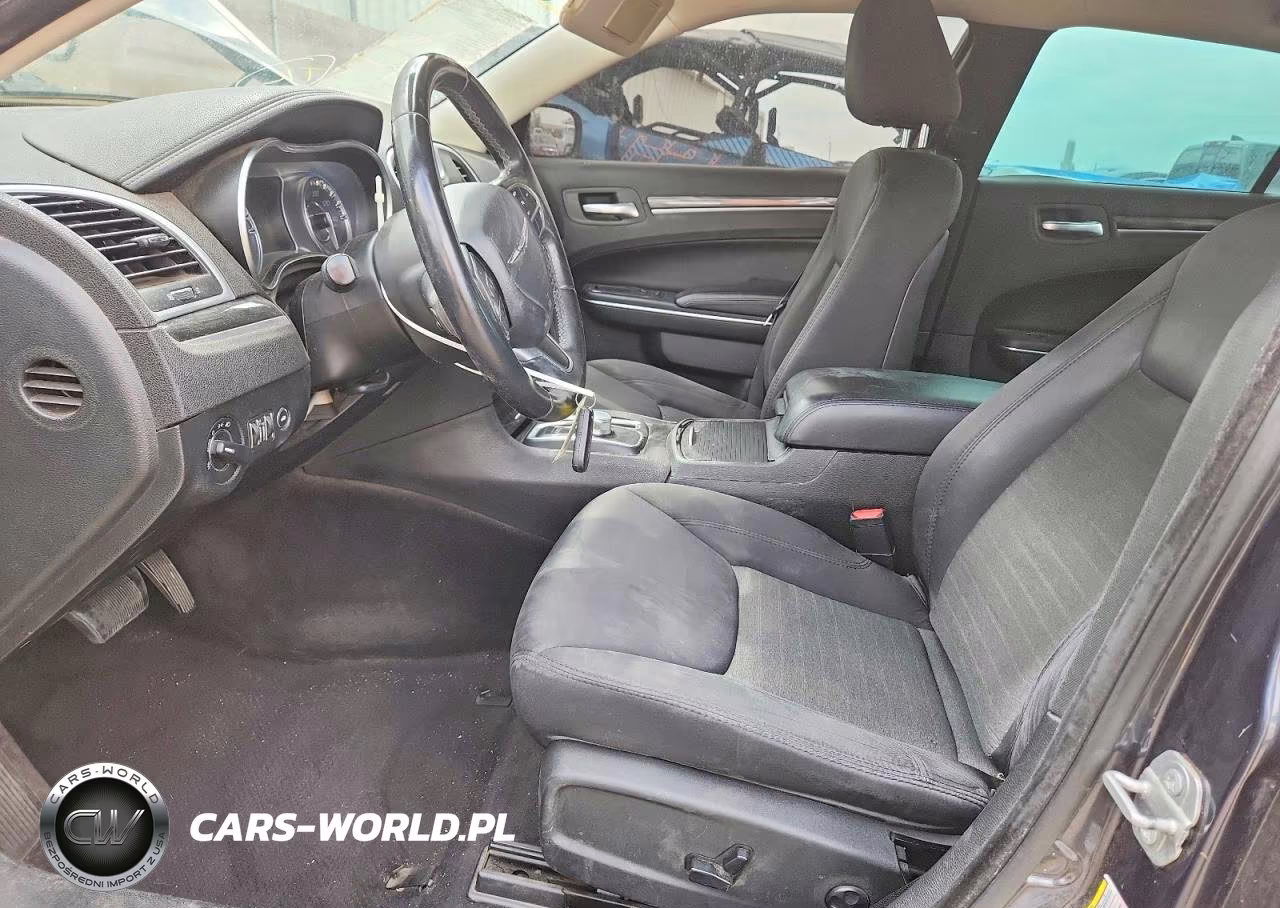 2018 Chrysler 300 Touring VIN:2C3CCAAG2JH293455 - 7
