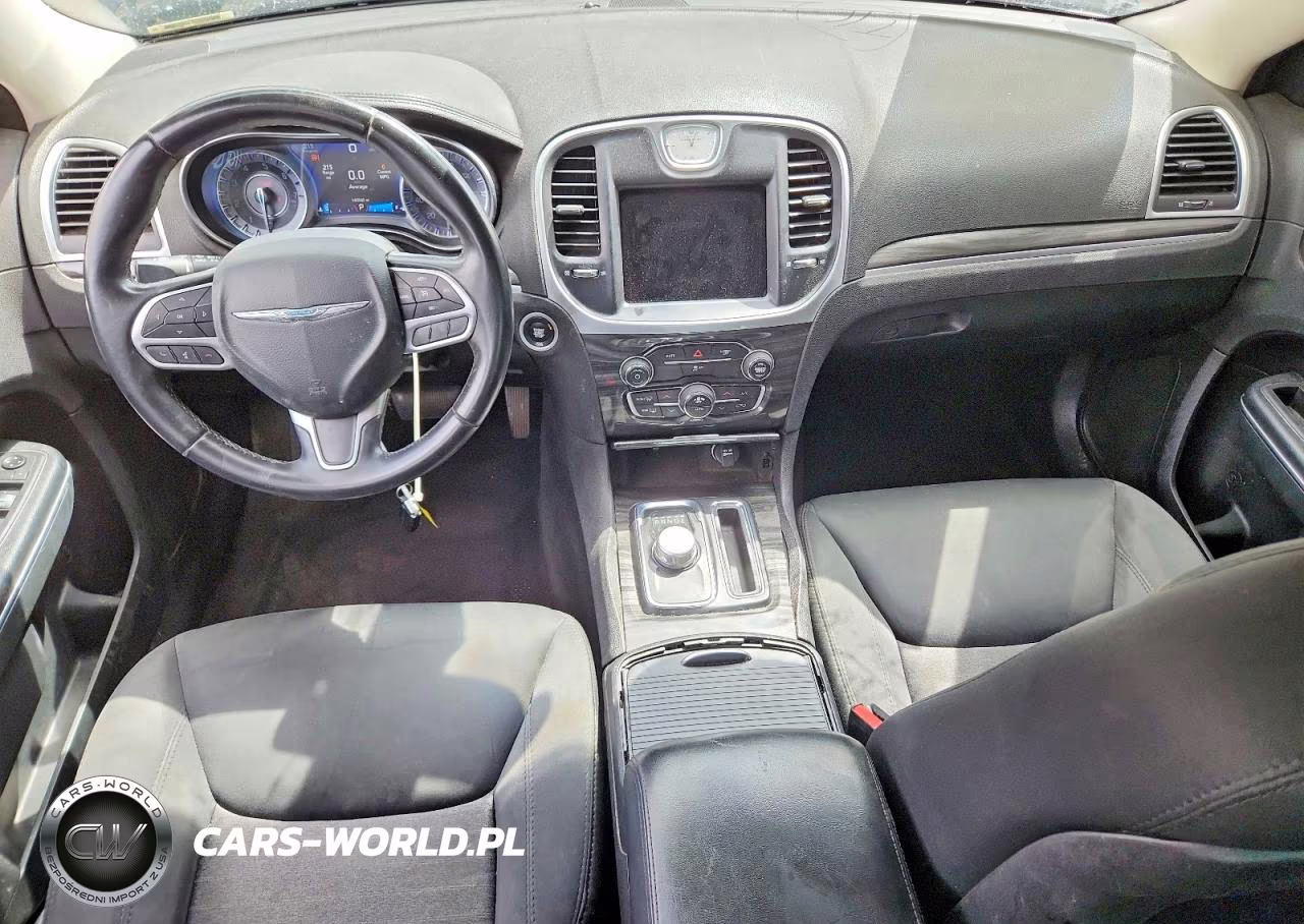2018 Chrysler 300 Touring VIN:2C3CCAAG2JH293455 - 8