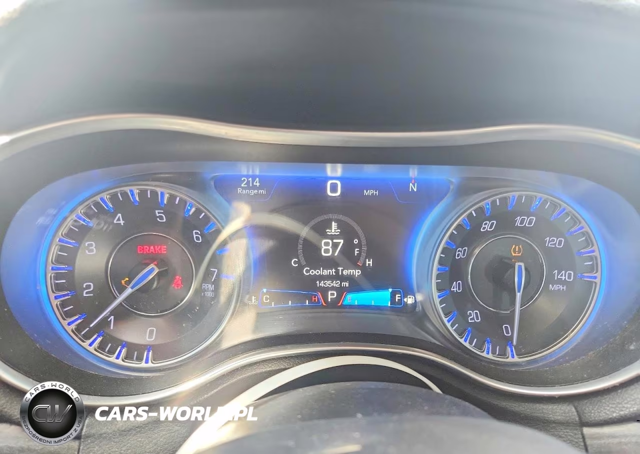 2018 Chrysler 300 Touring VIN:2C3CCAAG2JH293455 - 9