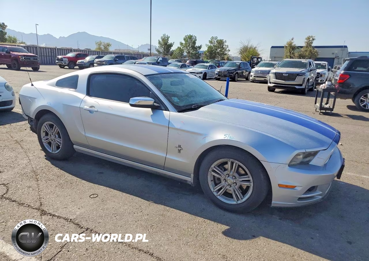 2014 Ford Mustang VIN:1ZVBP8AM9E5204923 - 4