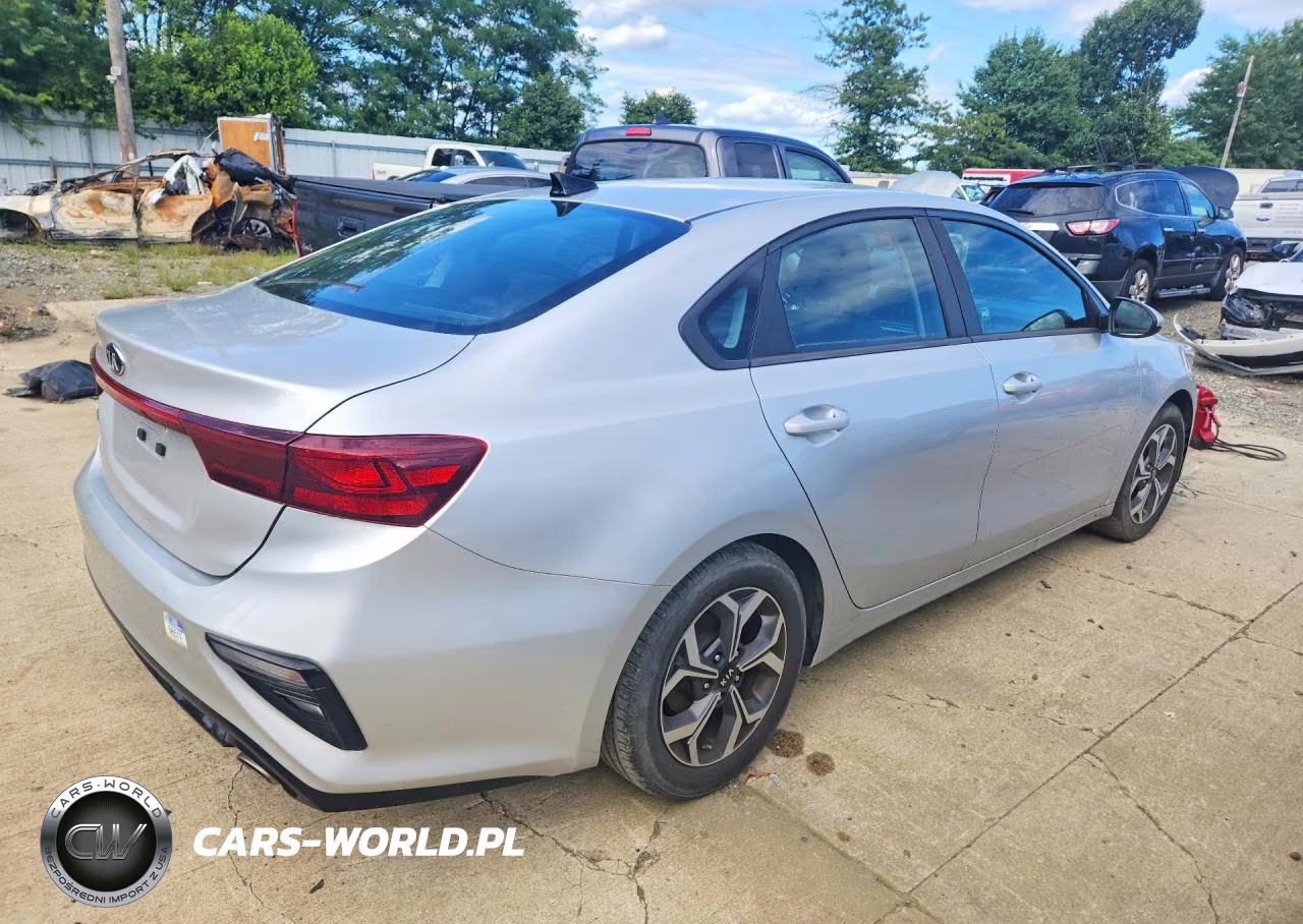 2019 Kia Forte Lxs VIN:3KPF24AD2KE104951 - 3