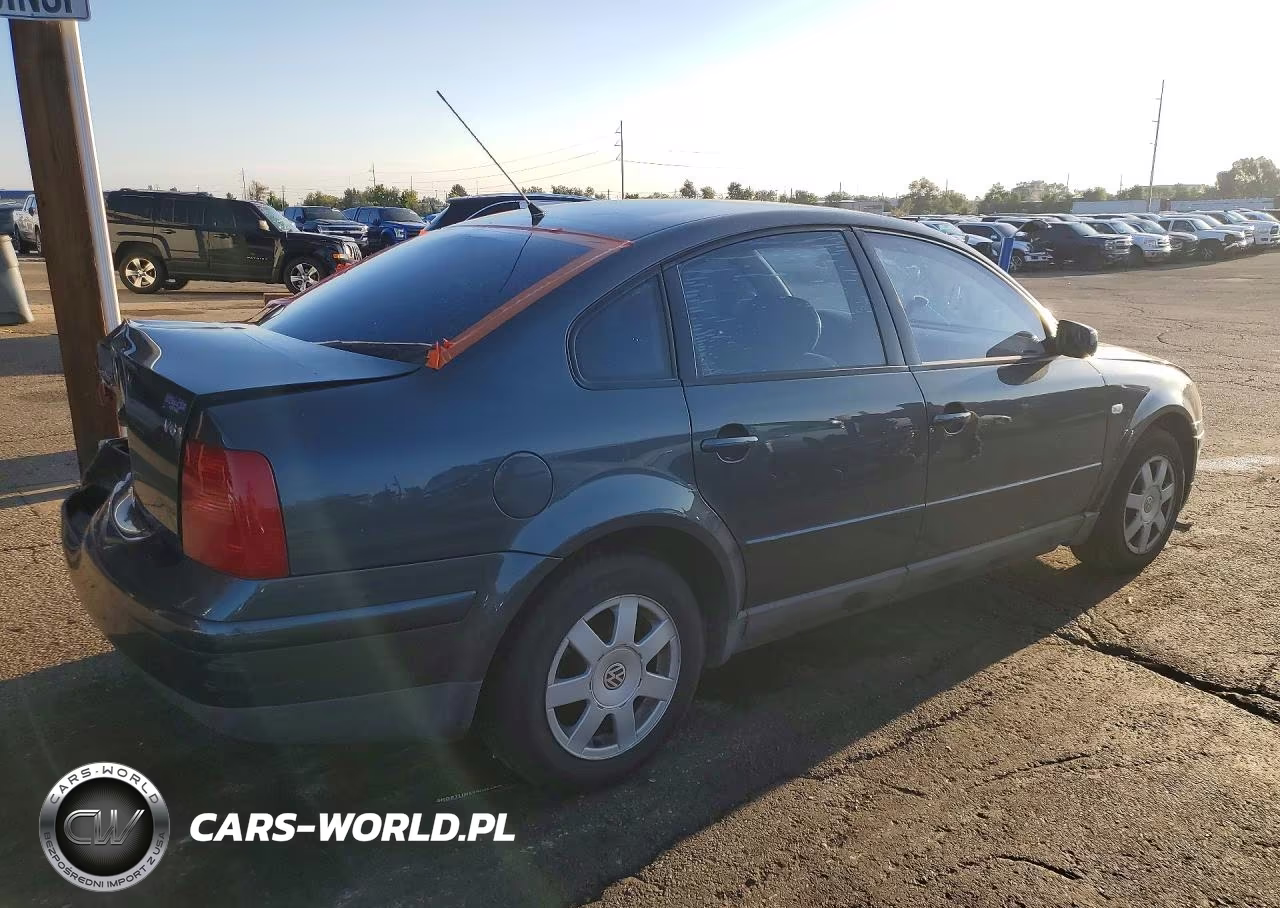2000 Volkswagen Passat Gls VIN:WVWMD23B2YP300172 - 3