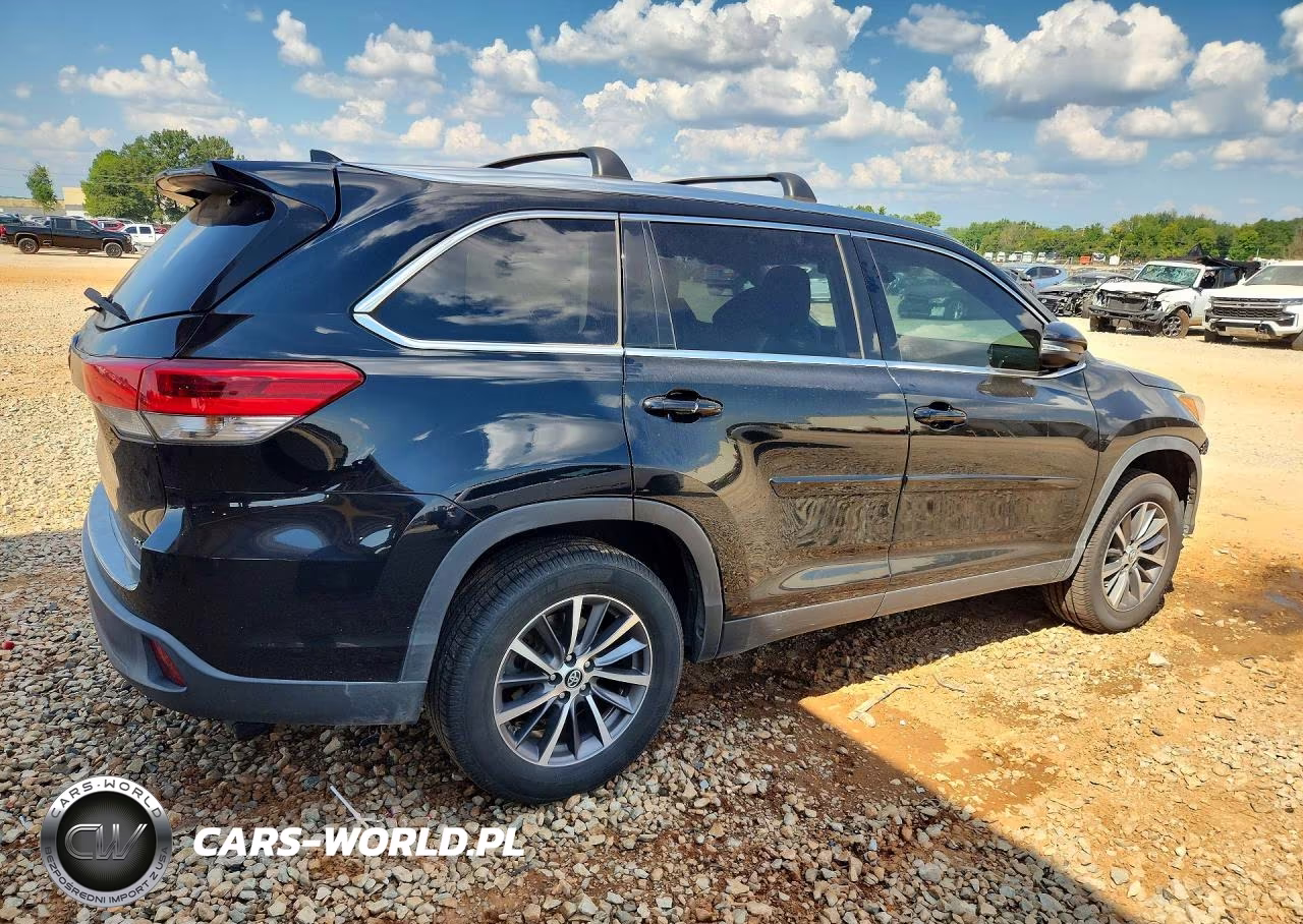 2019 Toyota Highlander Xle VIN:5TDKZRFH9KS318327 - 3