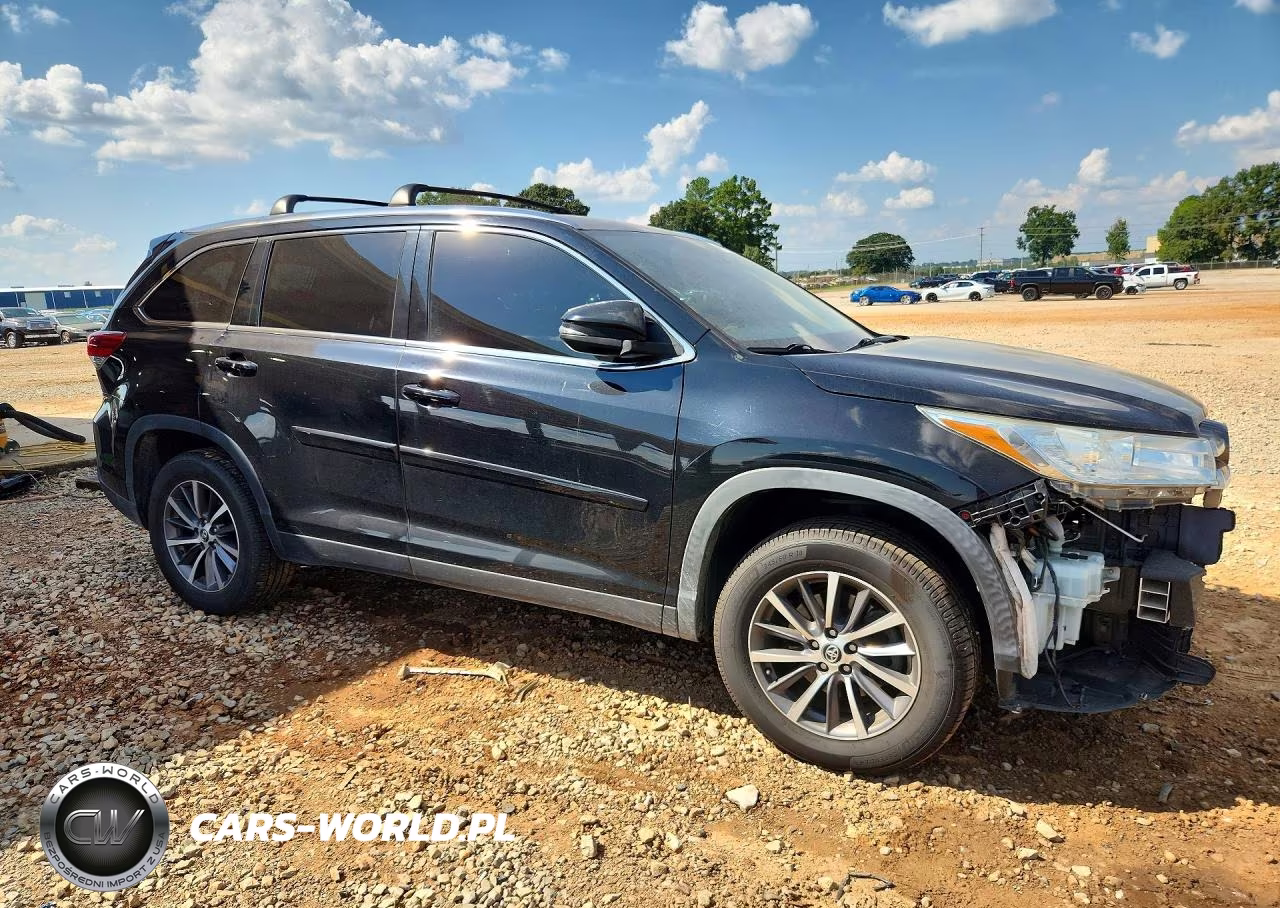 2019 Toyota Highlander Xle VIN:5TDKZRFH9KS318327 - 4