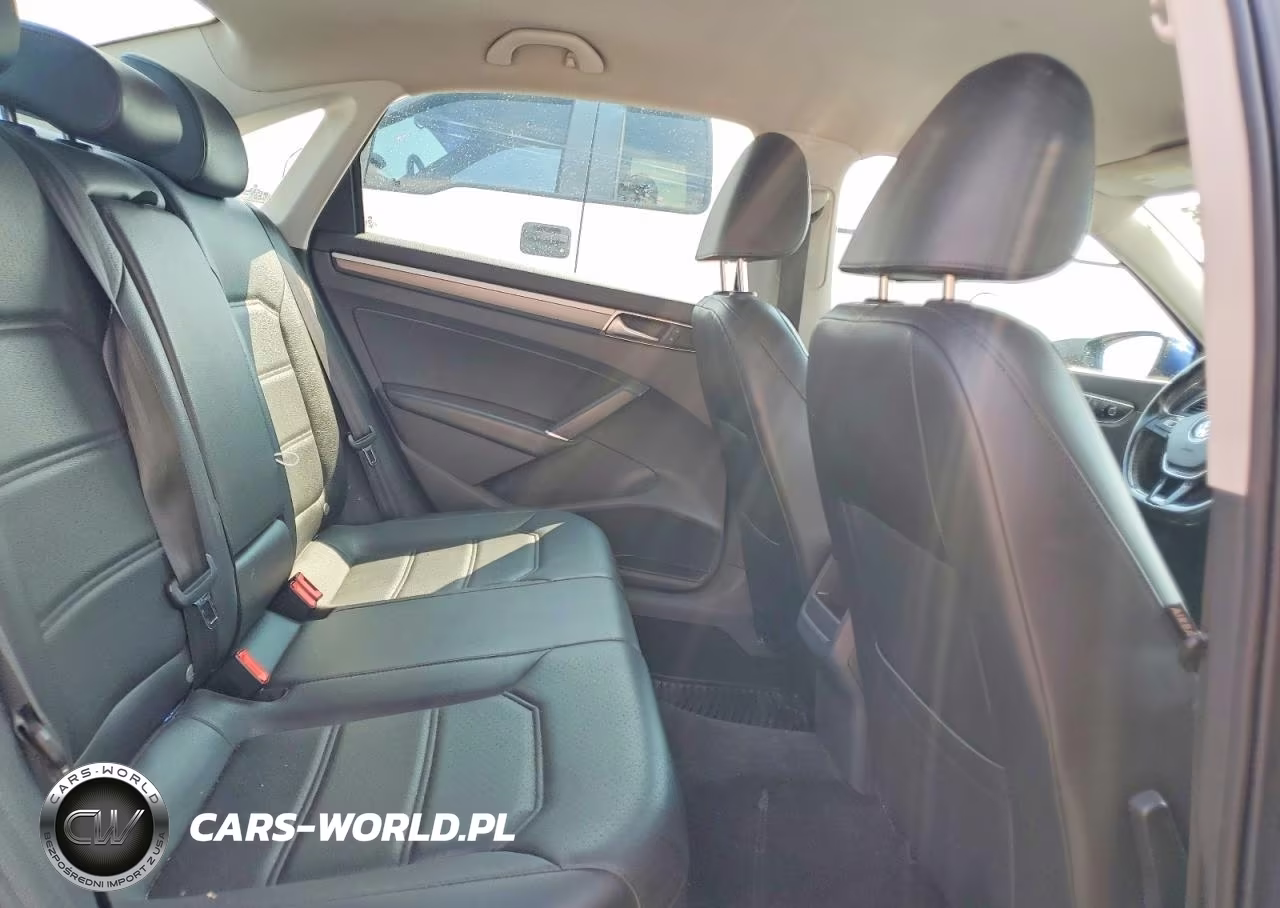 2017 Volkswagen Passat R-Line VIN:1VWDT7A34HC070652 - 10