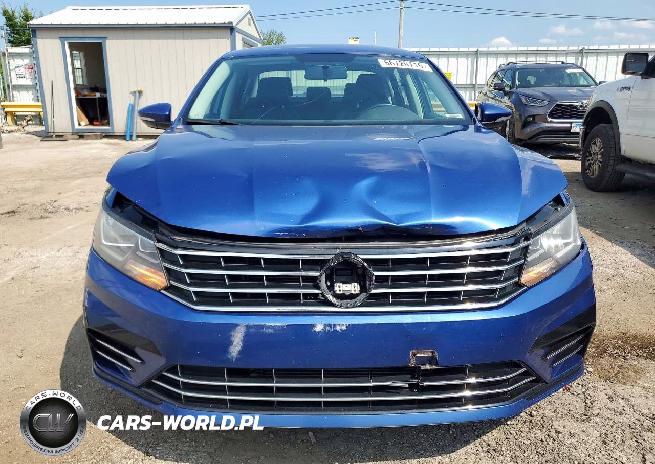 2017 Volkswagen Passat R-Line VIN:1VWDT7A34HC070652 - 5