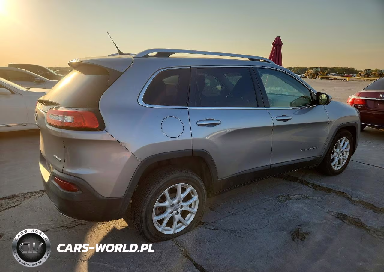 2015 Jeep Cherokee Latitude VIN:1C4PJLCS0FW632433 - 3