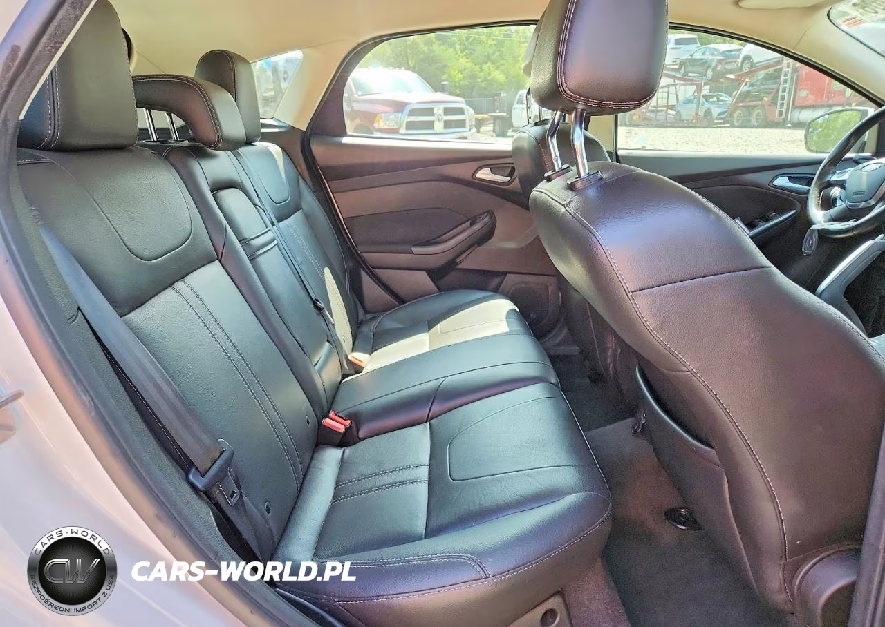 2012 Ford Focus Titanium VIN:1FAHP3N23CL289300 - 10