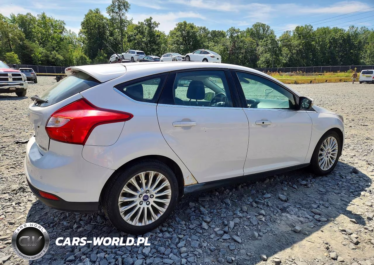 2012 Ford Focus Titanium VIN:1FAHP3N23CL289300 - 3