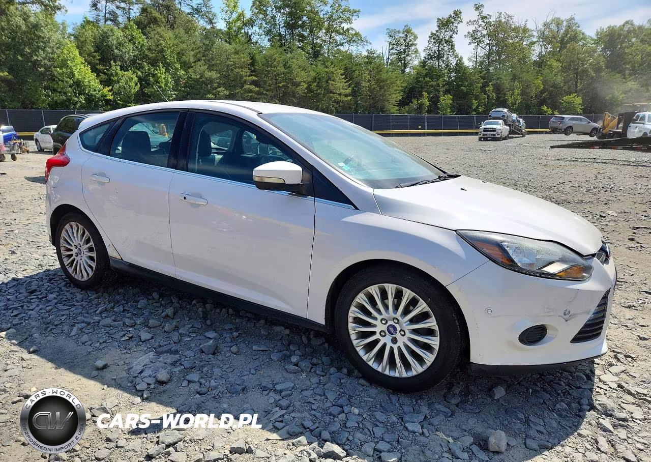 2012 Ford Focus Titanium VIN:1FAHP3N23CL289300 - 4