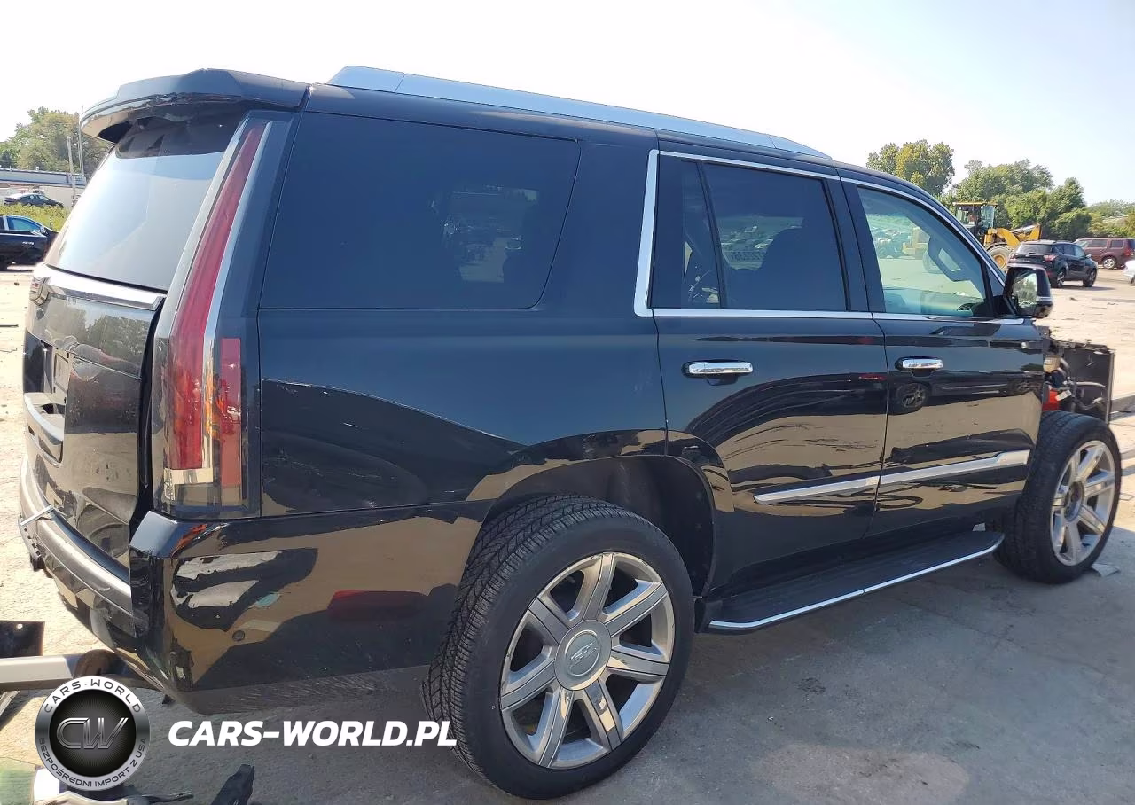 2020 Cadillac Escalade Luxury VIN:1GYS4BKJ0LR179682 - 3