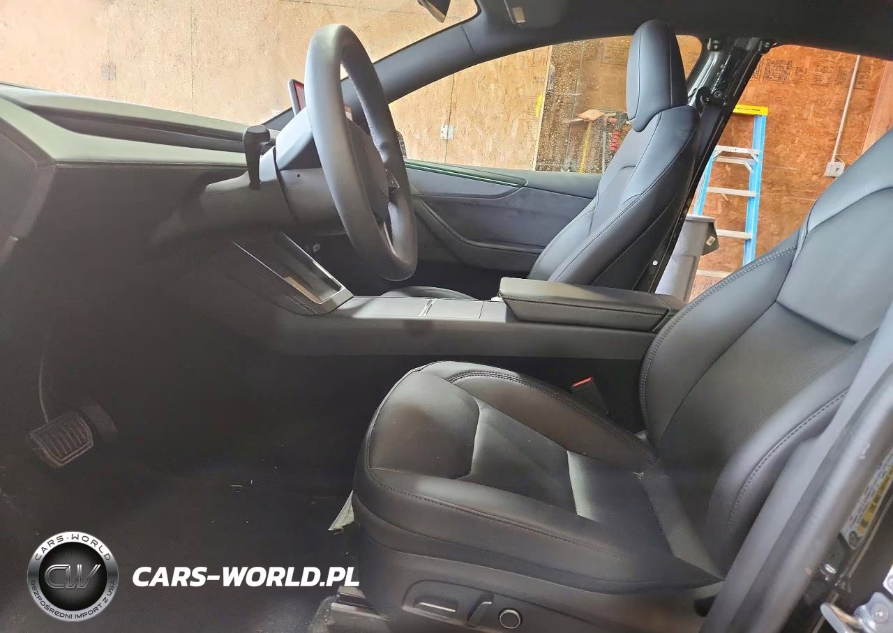 2026 Tesla Model Y VIN:7SAYGDEE9TA672235 - 7