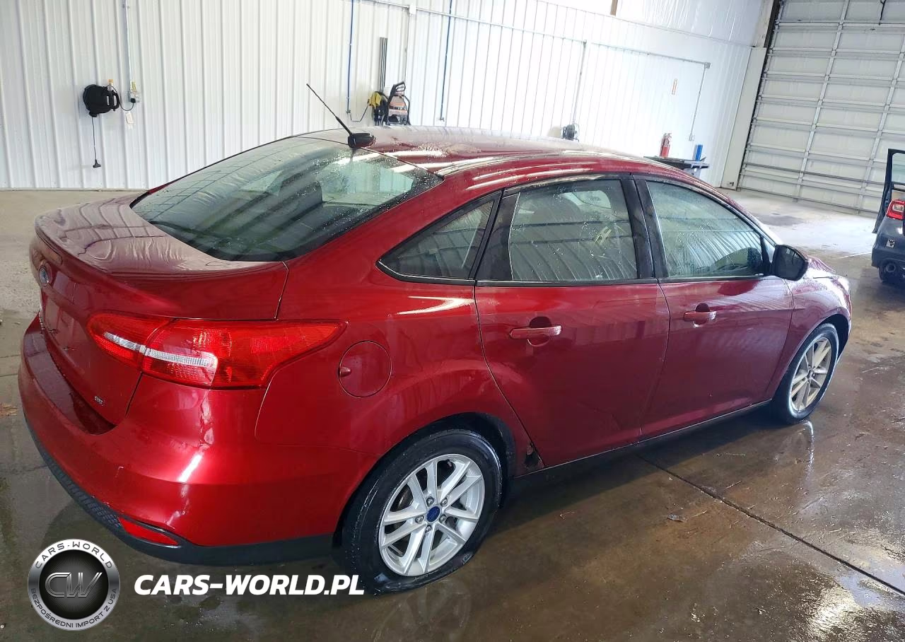 2015 Ford Focus Se VIN:1FADP3F27FL373539 - 3
