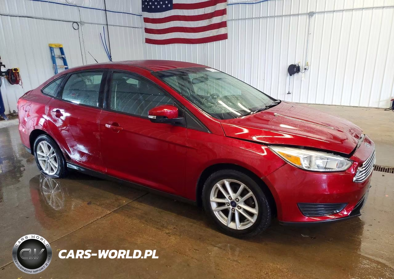2015 Ford Focus Se VIN:1FADP3F27FL373539 - 4