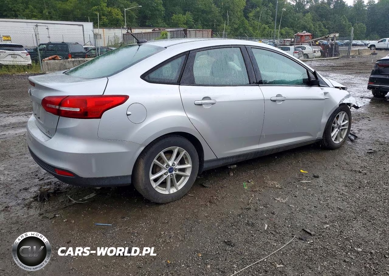 2016 Ford Focus Se VIN:1FADP3F27GL290288 - 3