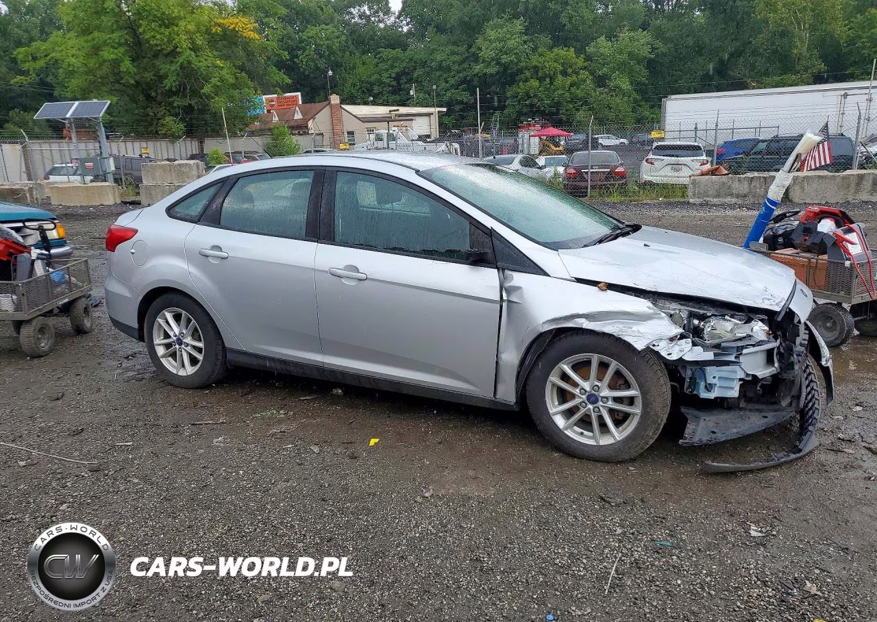 2016 Ford Focus Se VIN:1FADP3F27GL290288 - 4