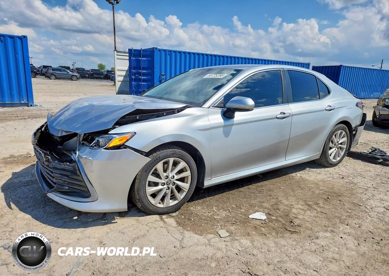 2022 Toyota Camry Le – zdjęcie 1 z 12