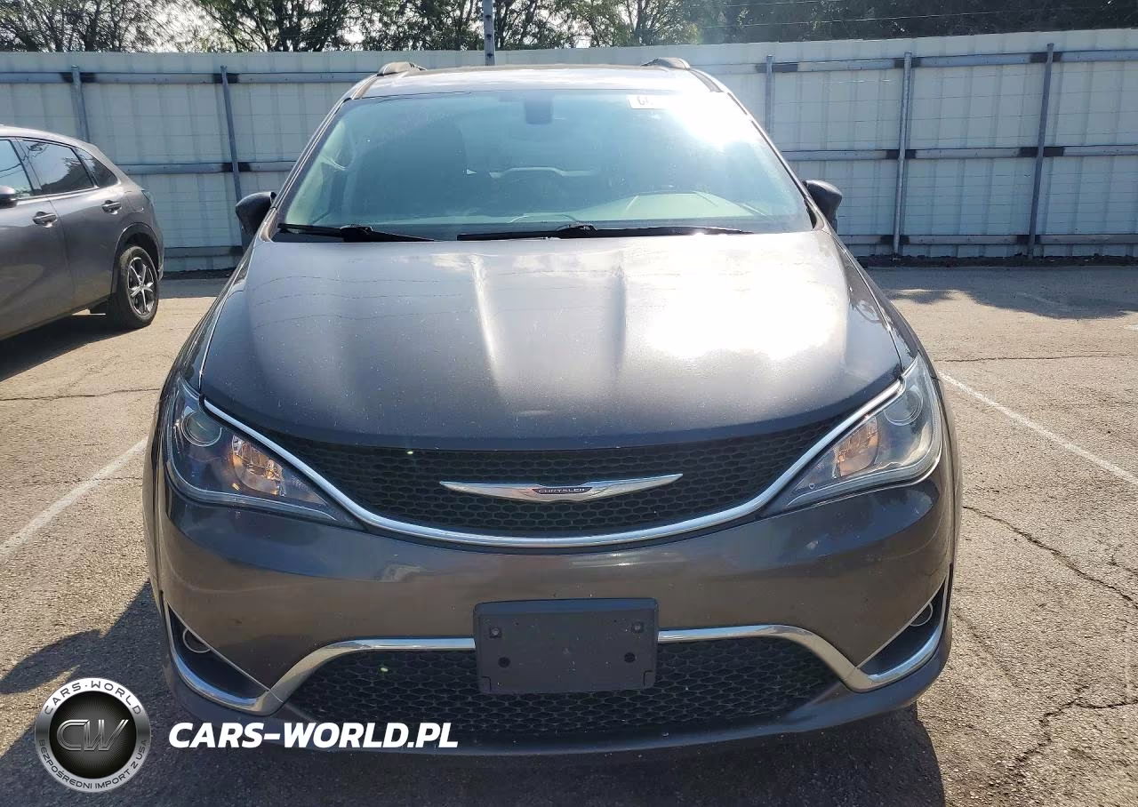 2017 Chrysler Pacifica Touring L VIN:2C4RC1BG4HR810943 - 5