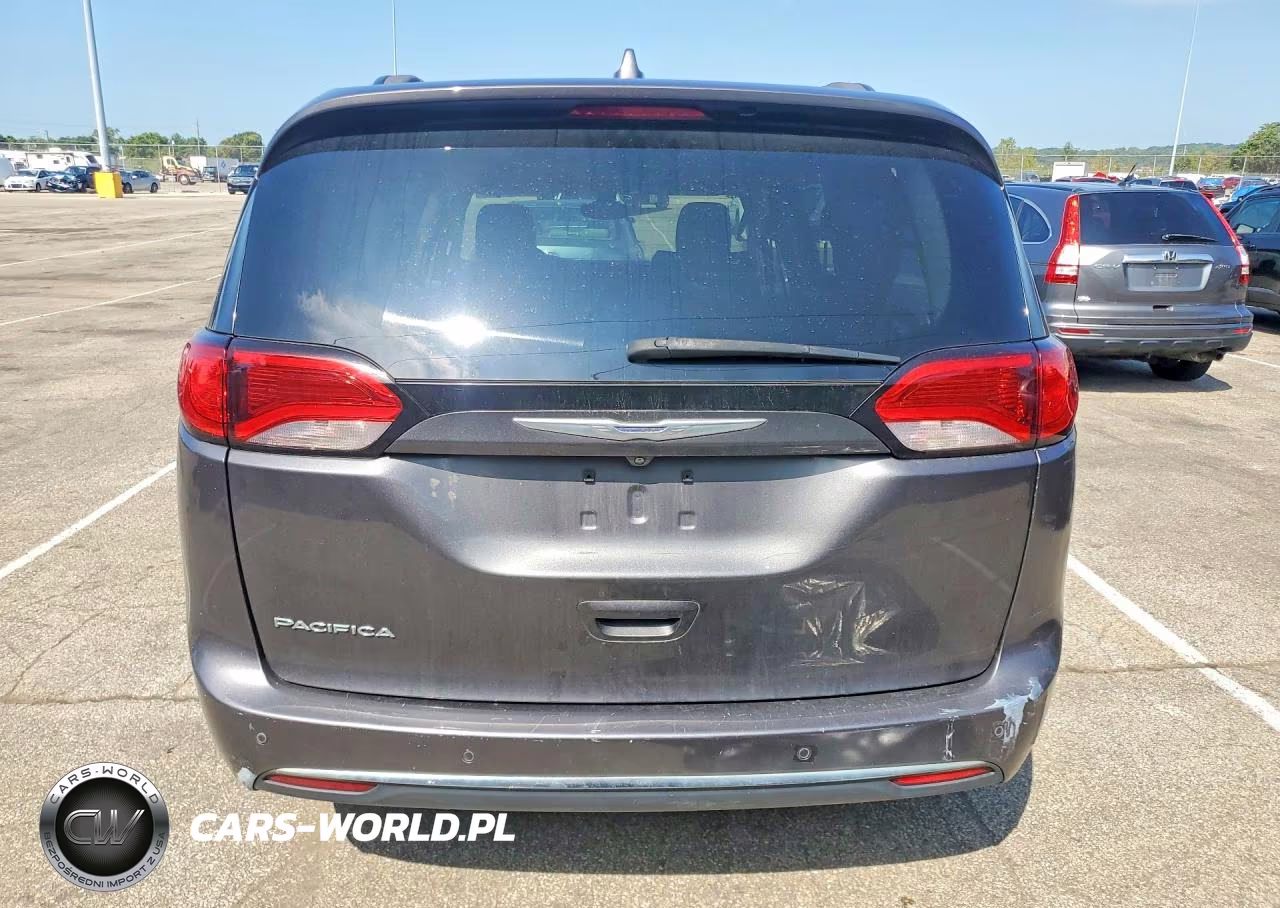 2017 Chrysler Pacifica Touring L VIN:2C4RC1BG4HR810943 - 6