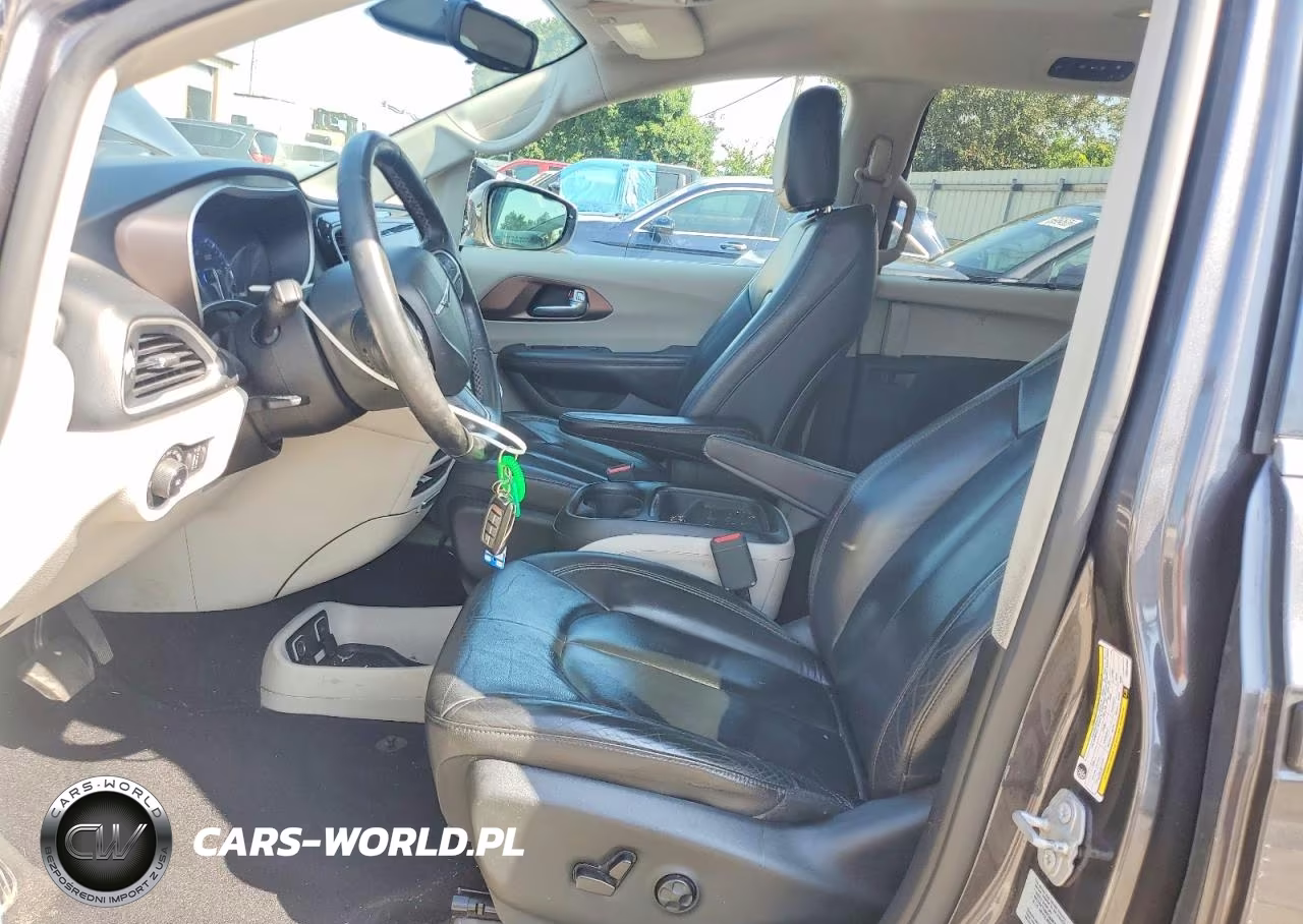 2017 Chrysler Pacifica Touring L VIN:2C4RC1BG4HR810943 - 7