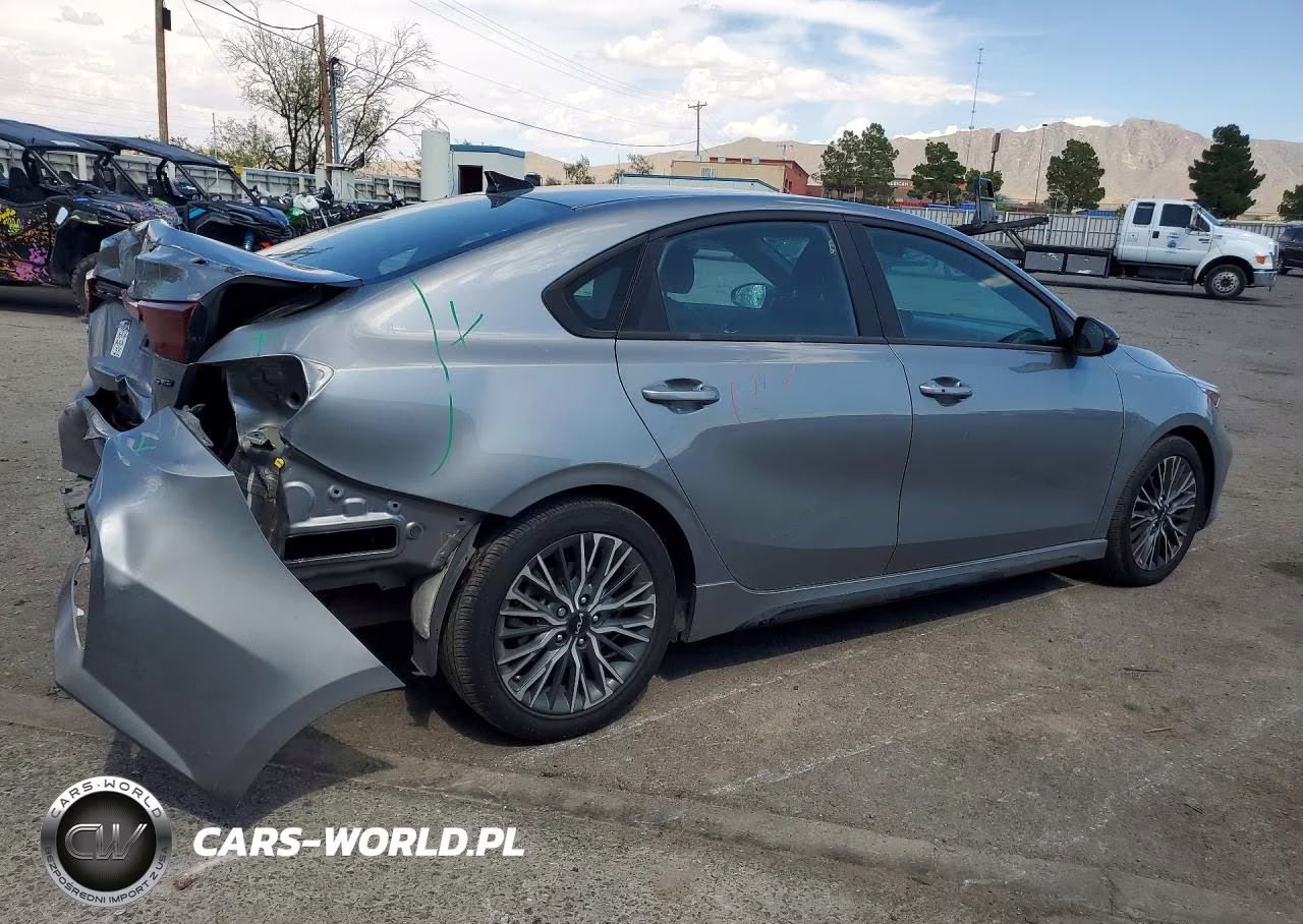 2024 Kia Forte Gt Line VIN:3KPF54AD4RE812555 - 3