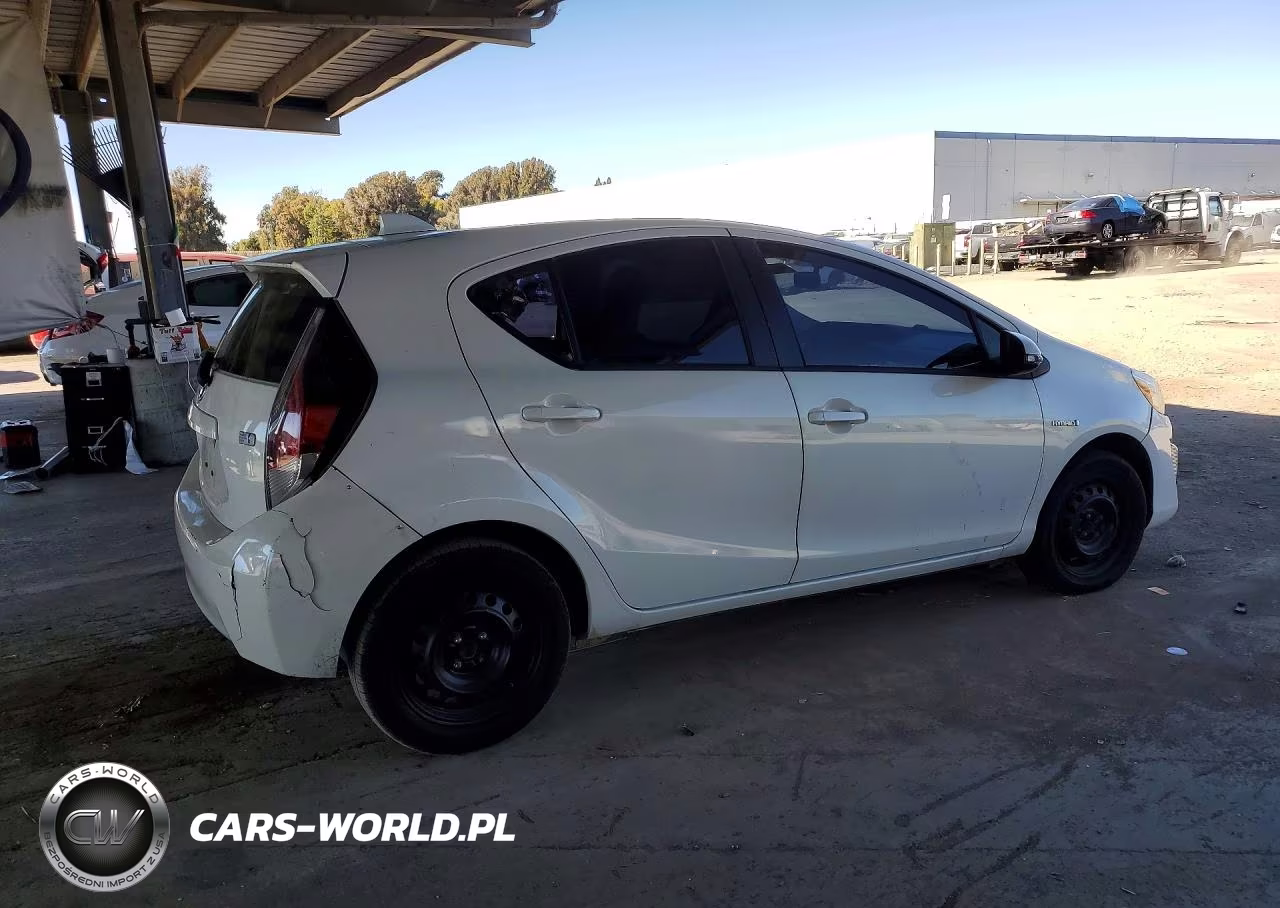 2015 Toyota Prius C One VIN:JTDKDTB32F1110427 - 3