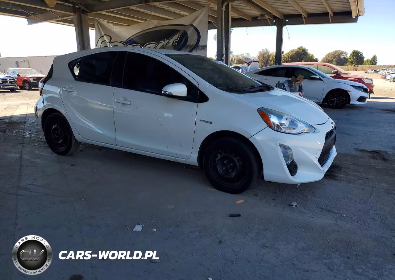 2015 Toyota Prius C One VIN:JTDKDTB32F1110427 - 4