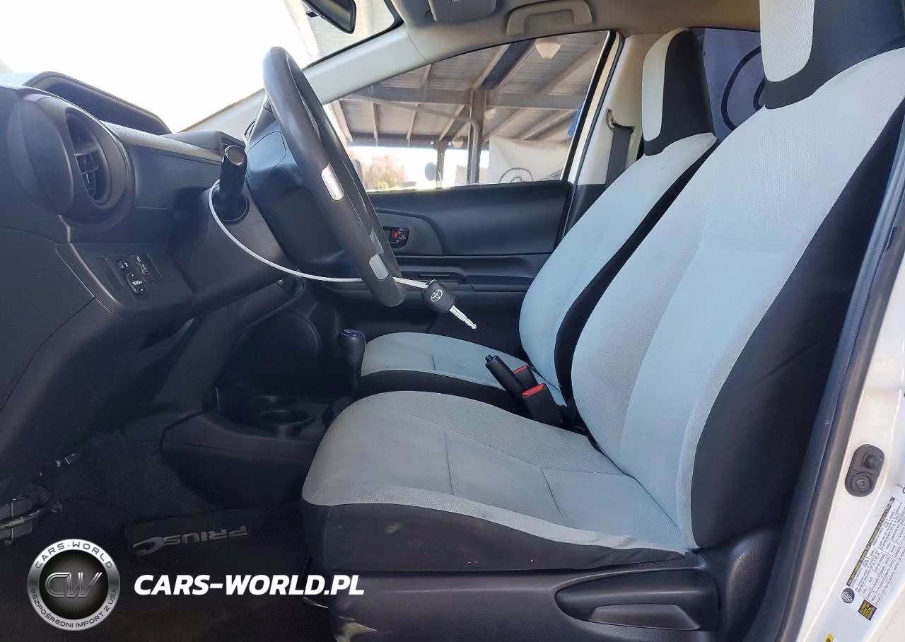 2015 Toyota Prius C One VIN:JTDKDTB32F1110427 - 7