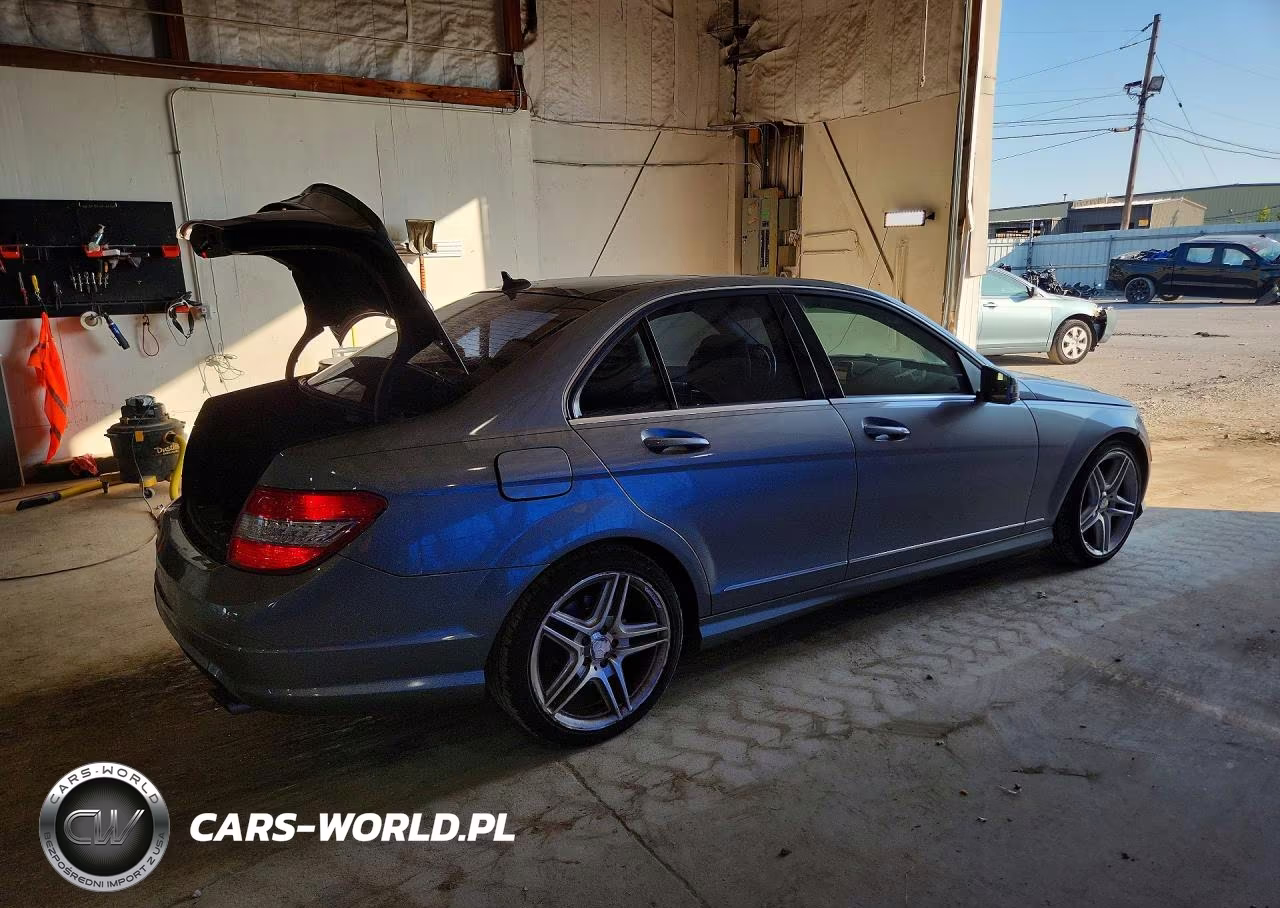 2011 Mercedes-Benz C 350 VIN:WDDGF5GB7BR136079 - 3