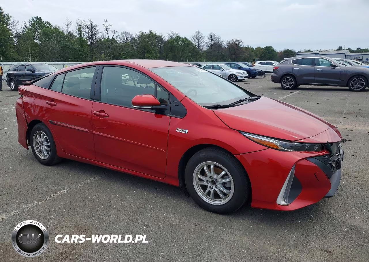 2018 Toyota Prius Prime Plus VIN:JTDKARFP2J3083137 - 4