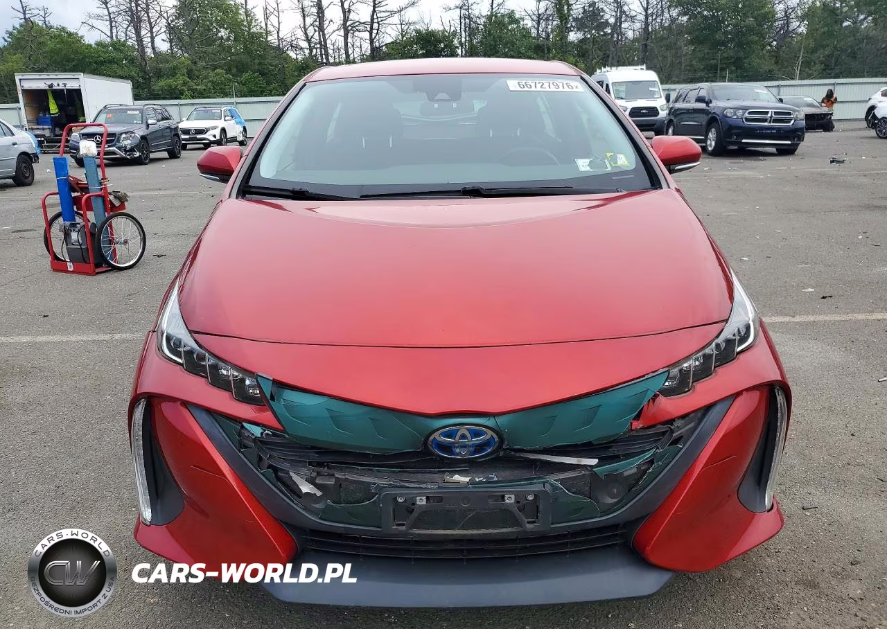 2018 Toyota Prius Prime Plus VIN:JTDKARFP2J3083137 - 5
