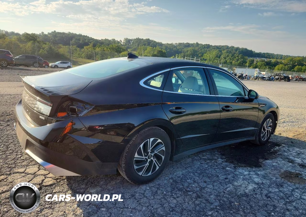 2026 Hyundai Sonata Hybrid Blue VIN:KMHL24JJ3TA156131 - 3