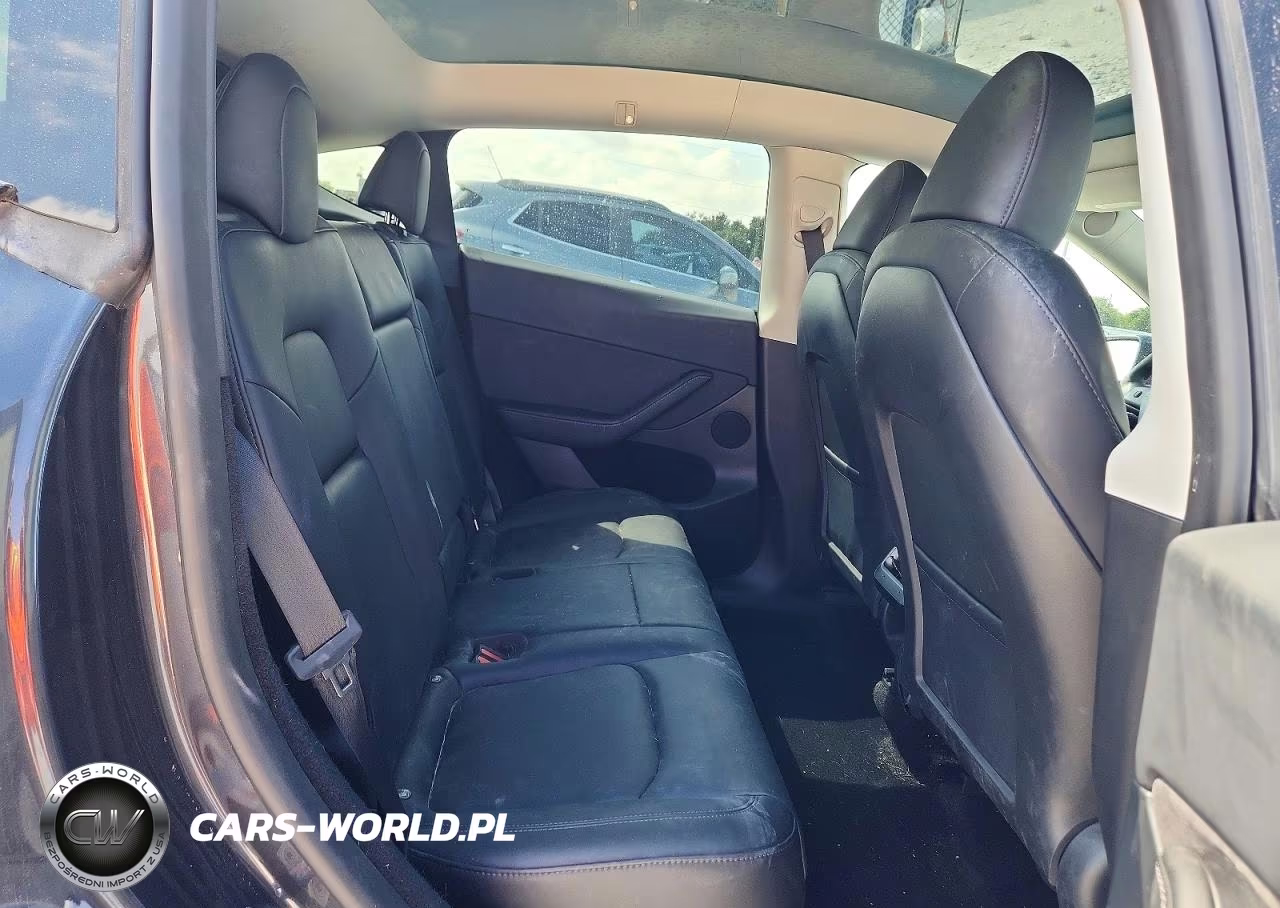 2024 Tesla Model Y VIN:7SAYGDED4RF018505 - 10