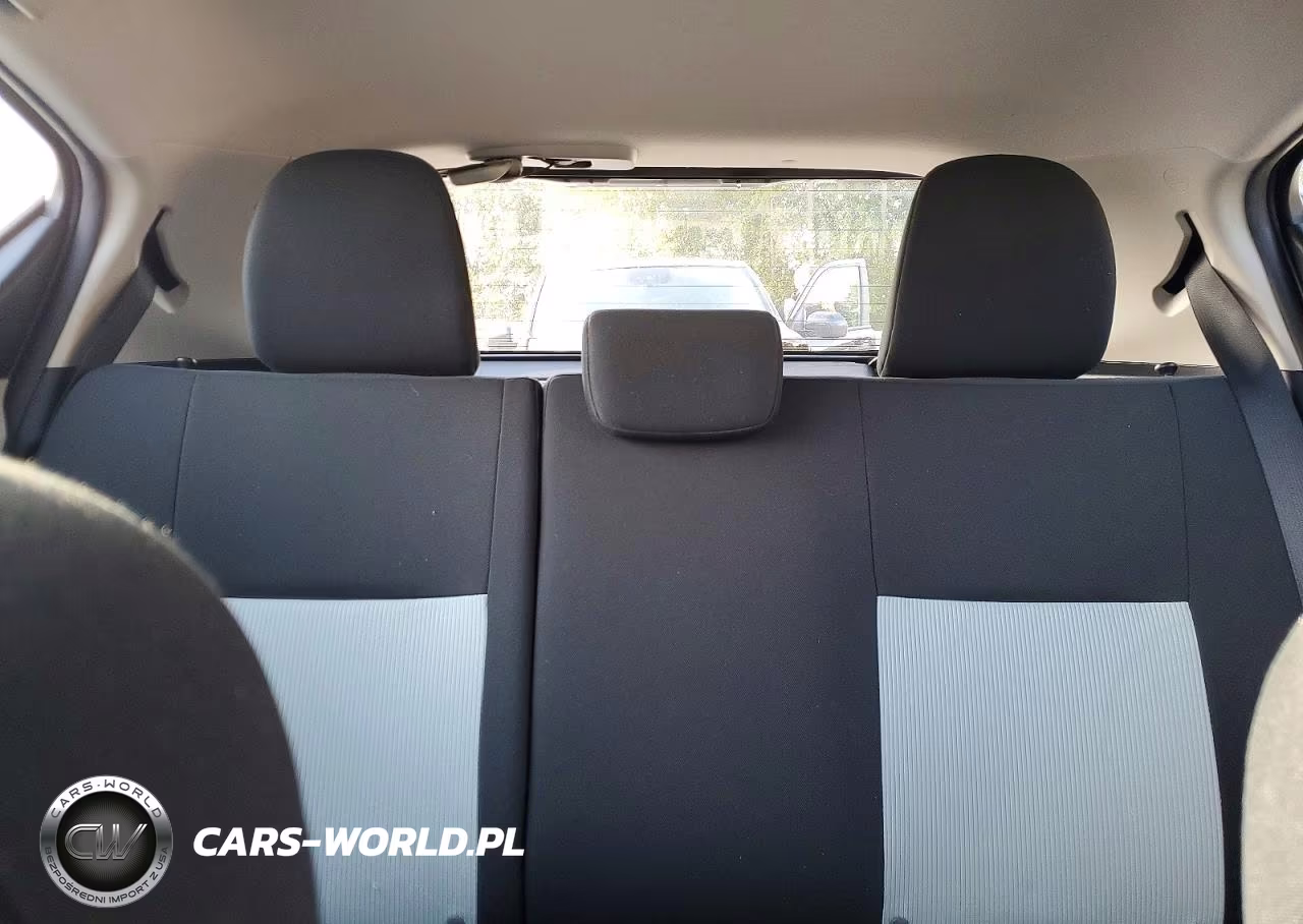 2013 Toyota Prius C Three VIN:JTDKDTB38D1538290 - 10