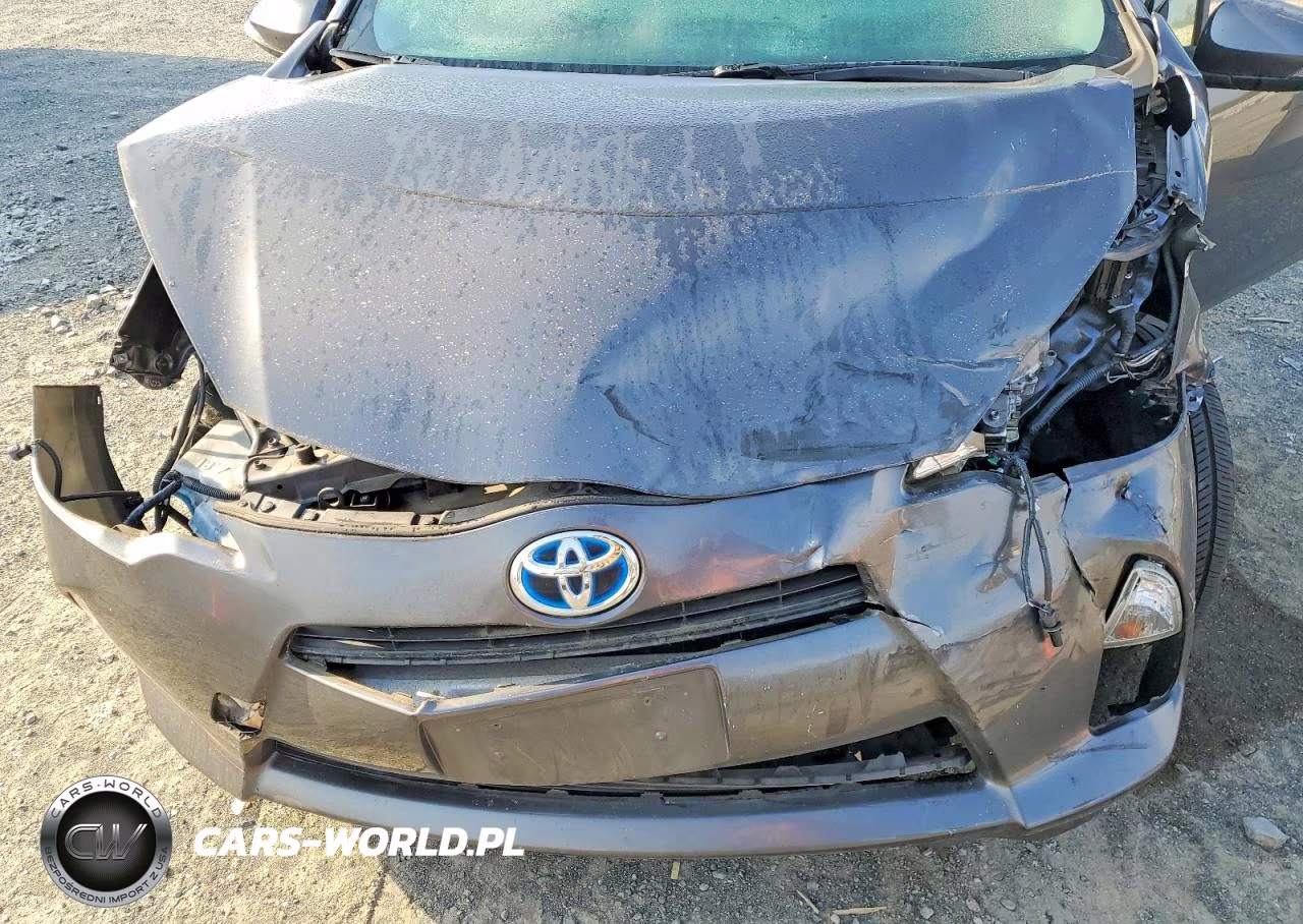 2013 Toyota Prius C Three VIN:JTDKDTB38D1538290 - 12