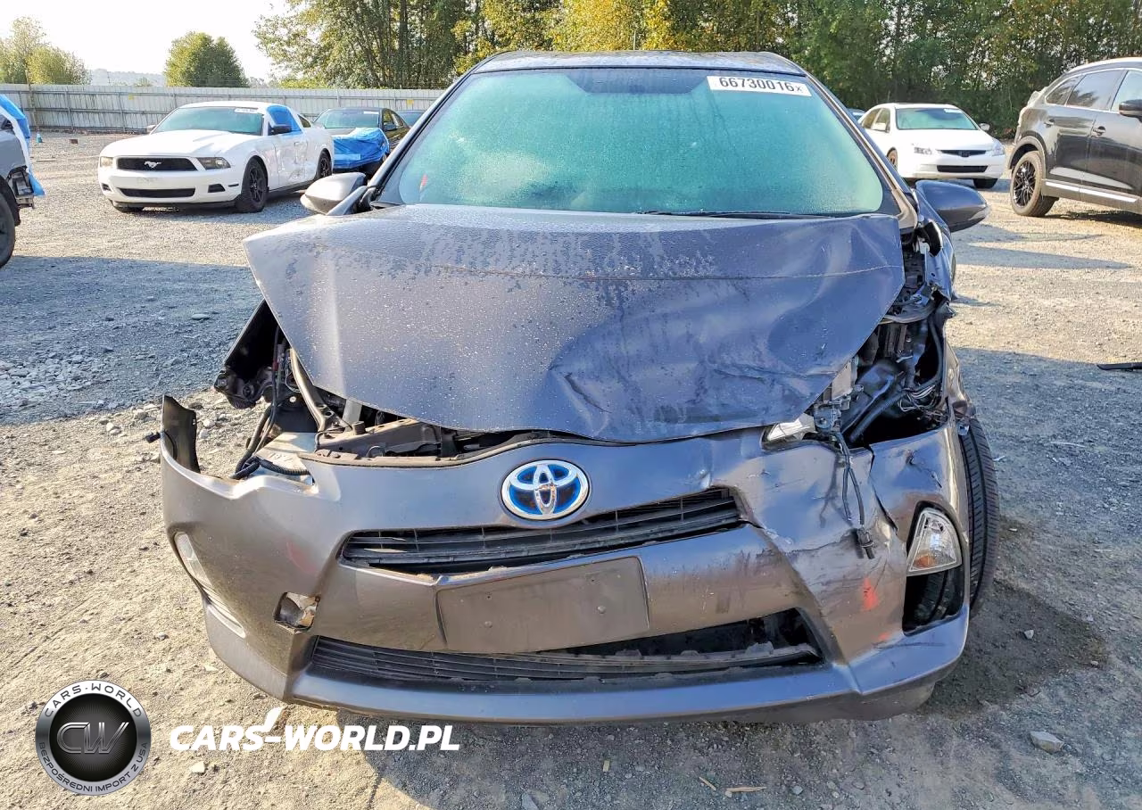 2013 Toyota Prius C Three VIN:JTDKDTB38D1538290 - 5