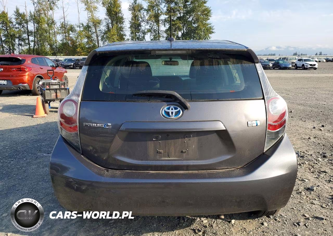 2013 Toyota Prius C Three VIN:JTDKDTB38D1538290 - 6