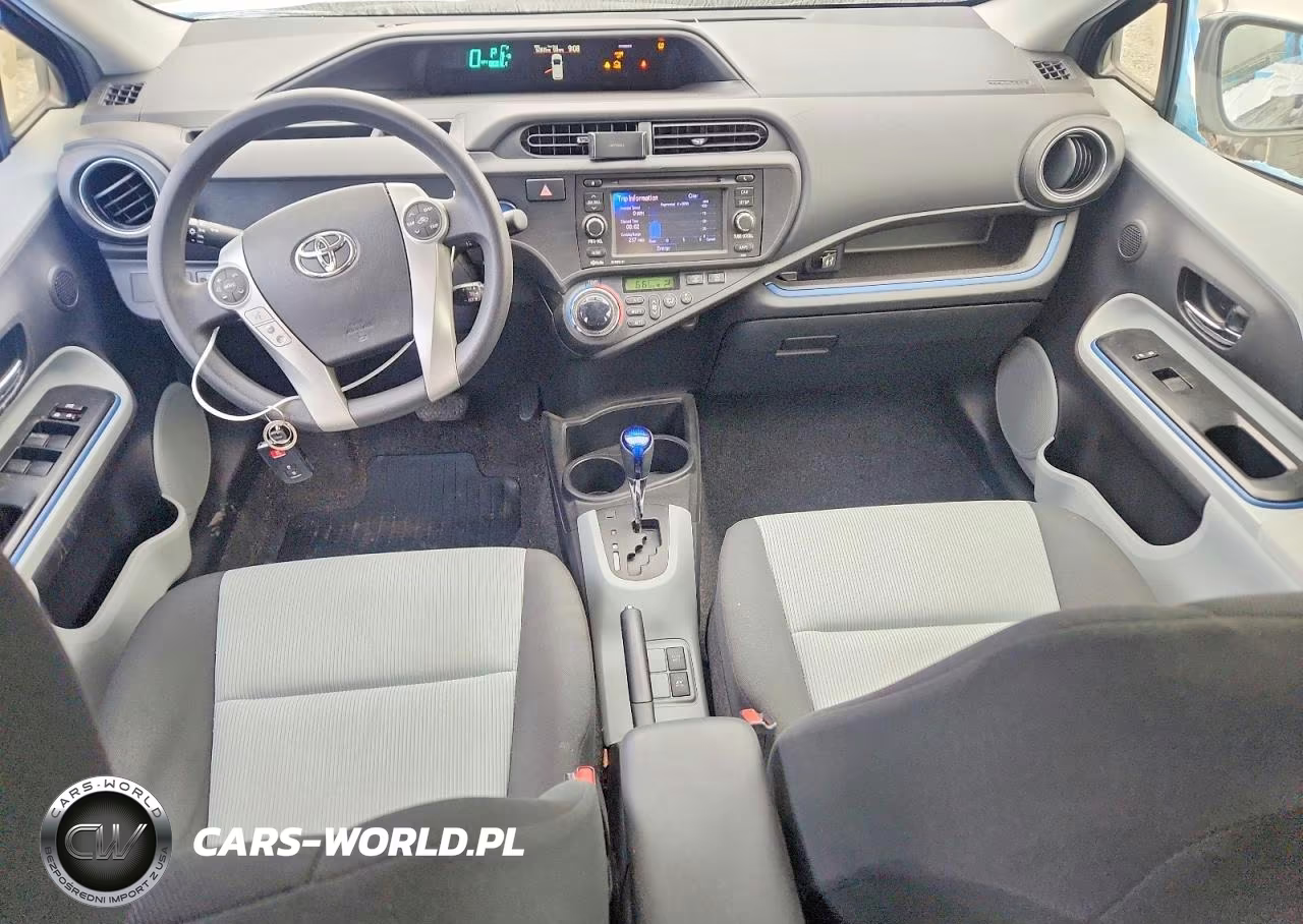 2013 Toyota Prius C Three VIN:JTDKDTB38D1538290 - 8
