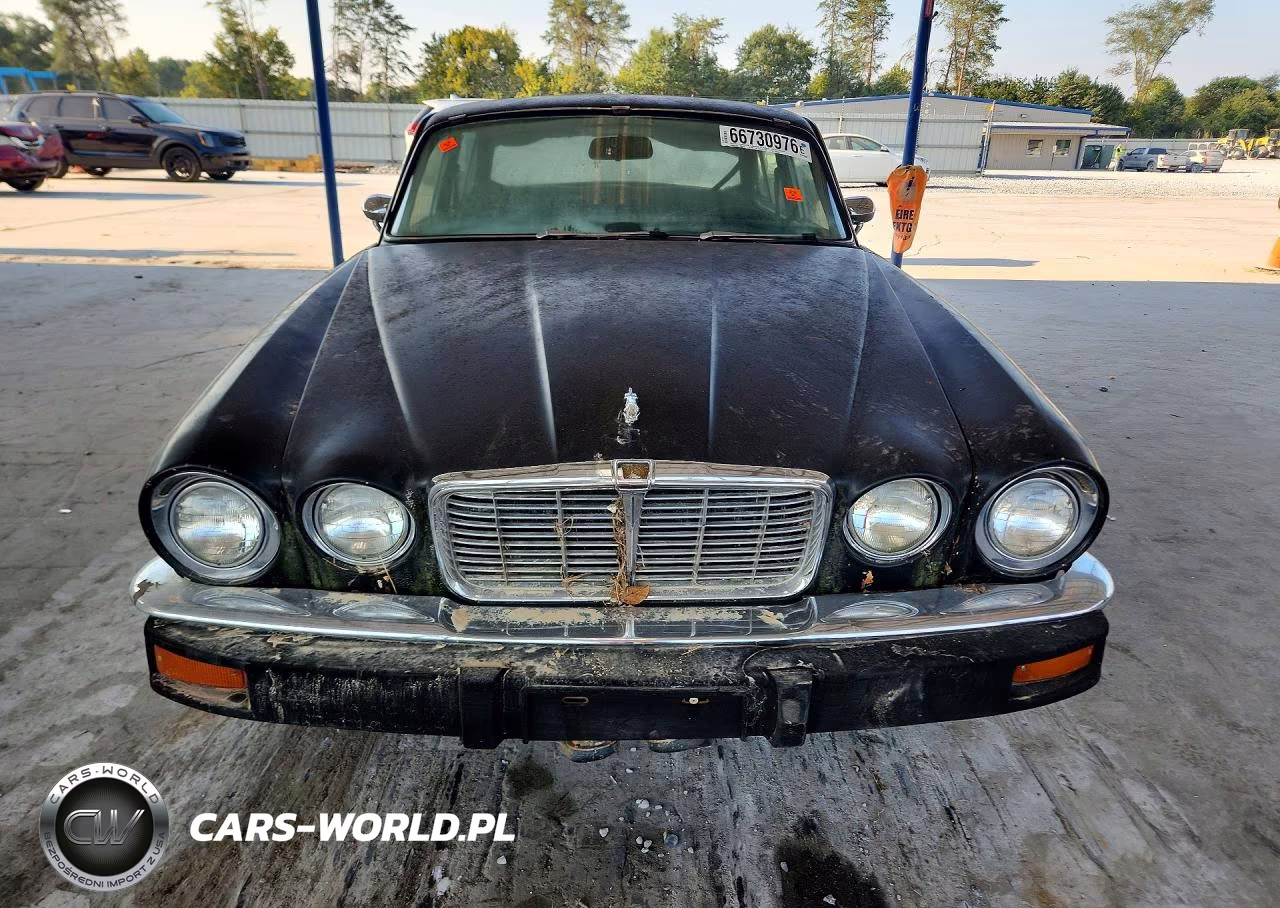 1975 Jaguar Xj6 VIN:UF2T55103BW - 5
