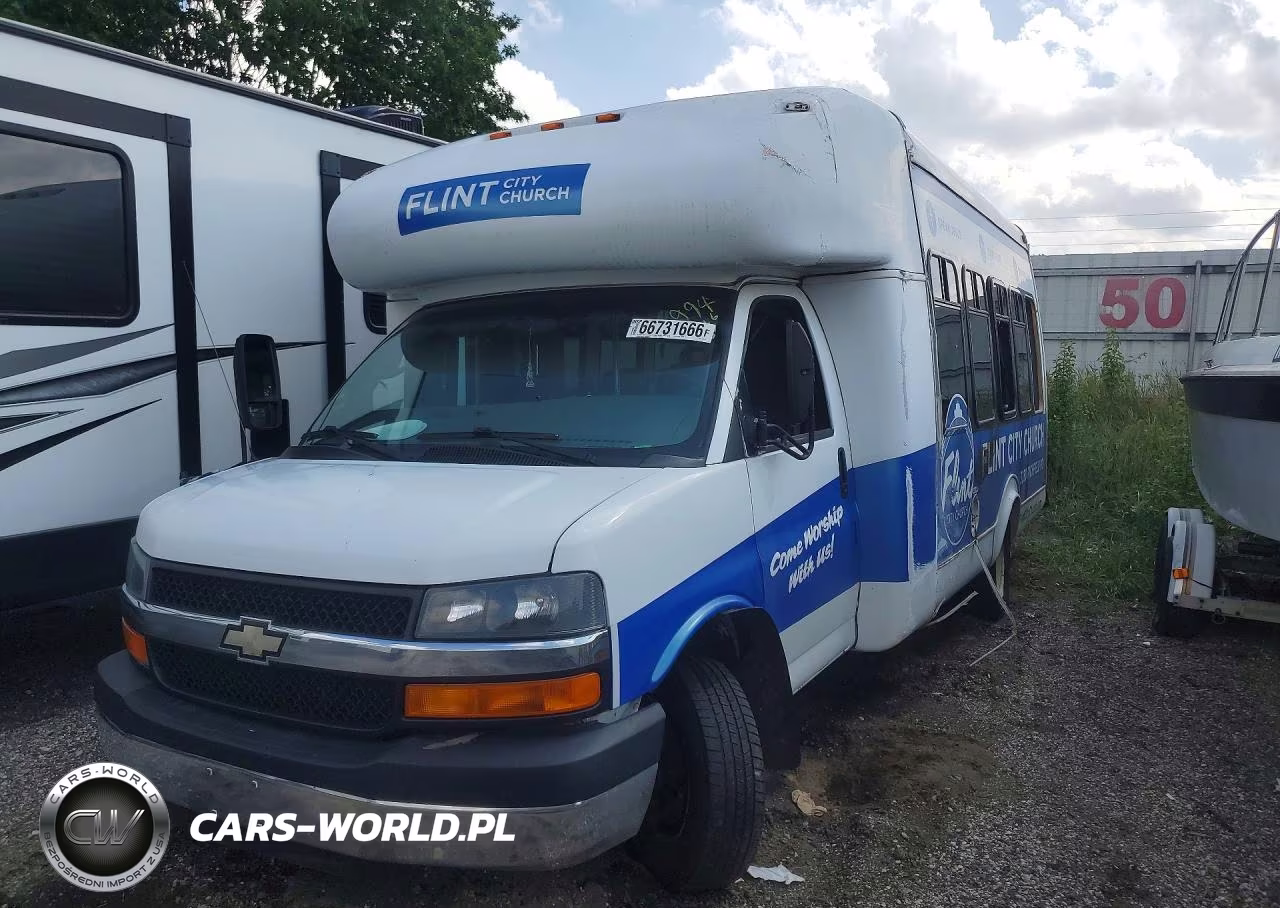 2005 Chevrolet Express Shuttle Bus VIN:1GBJG31U651146721 - 1