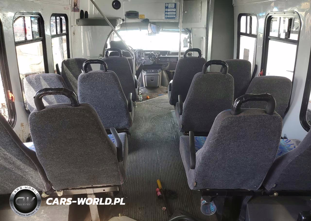 2005 Chevrolet Express Shuttle Bus VIN:1GBJG31U651146721 - 10