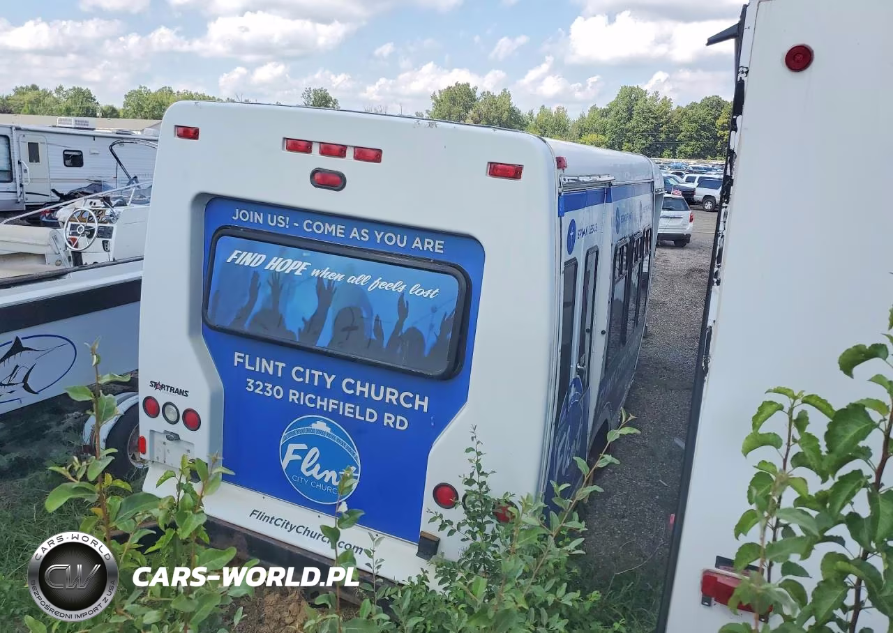 2005 Chevrolet Express Shuttle Bus VIN:1GBJG31U651146721 - 3